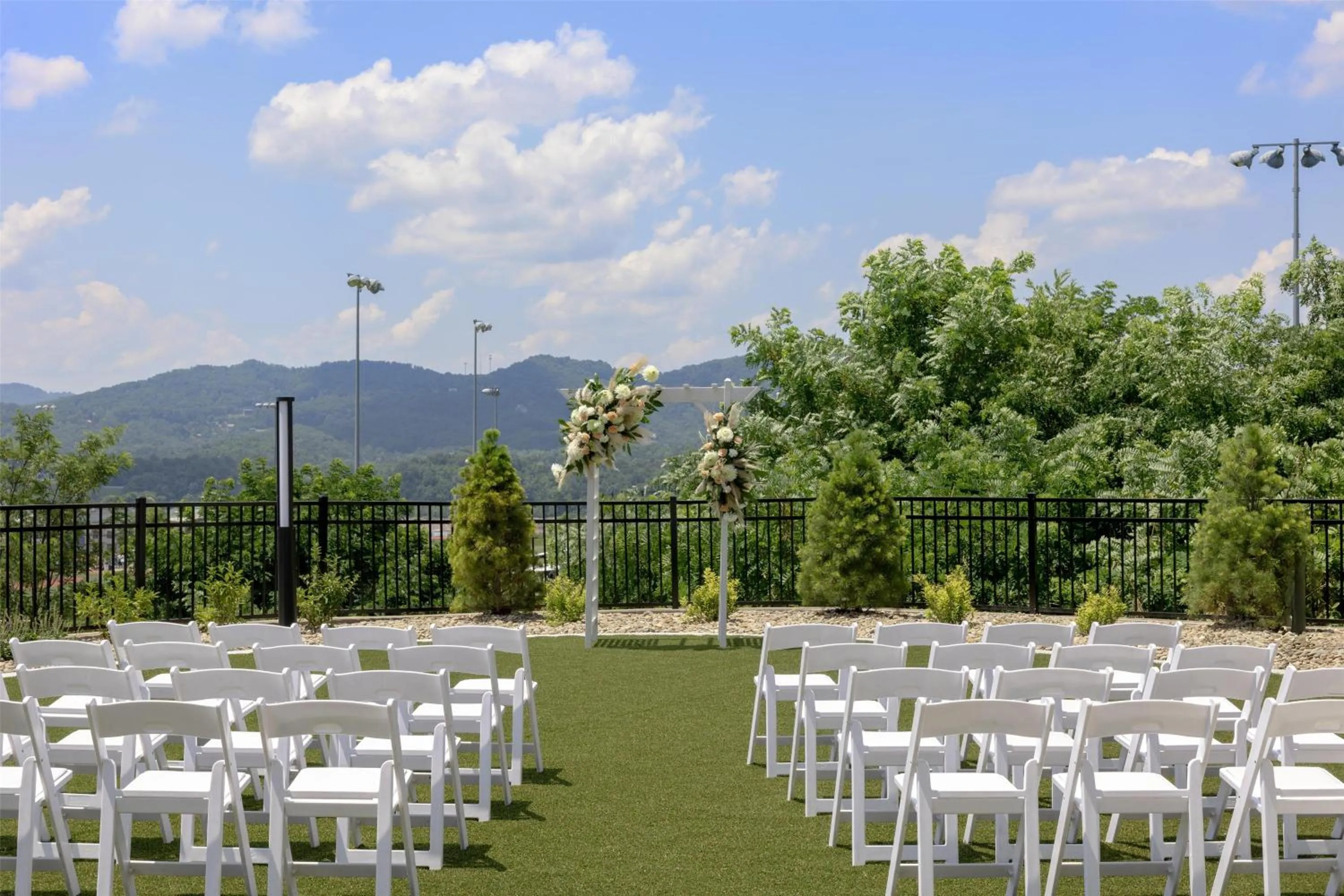 Property building in Embassy Suites By Hilton Pigeon Forge Resort
