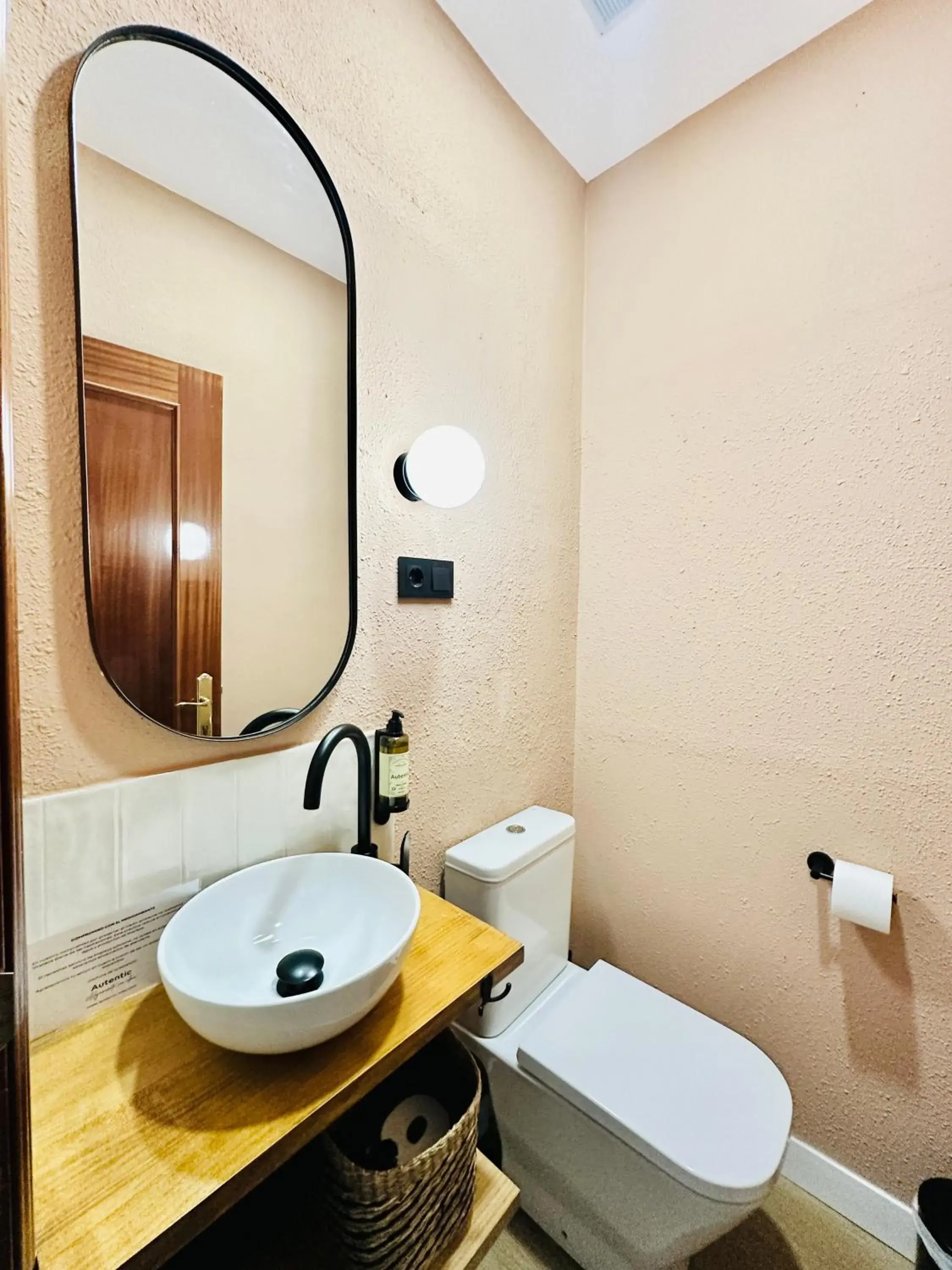 Single Room with Private Bathroom in Autentic Boutique Moncloa Single Room with Private Bathroom in Autentic Boutique Moncloa