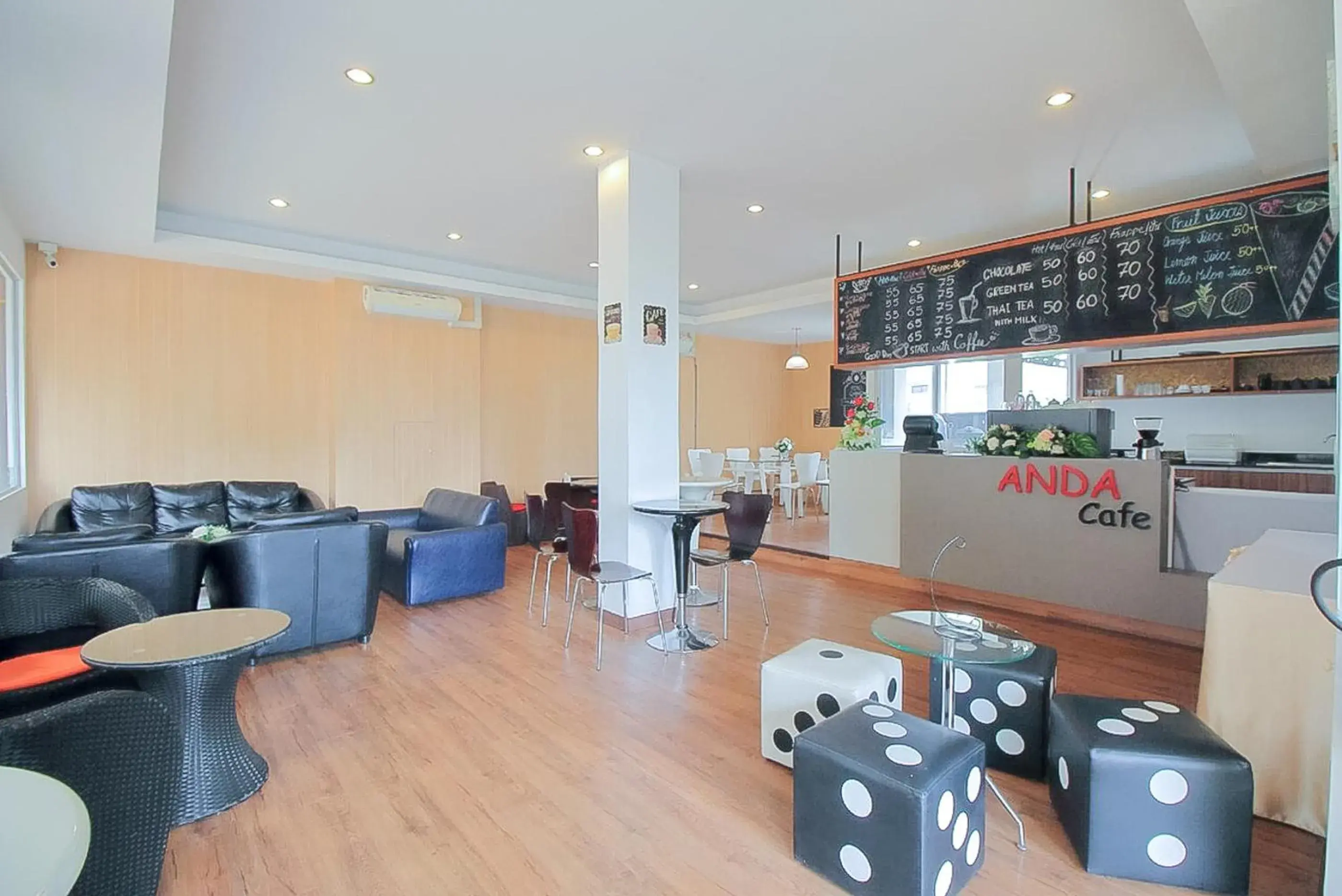 Lounge or bar in Anda Ramkhamhaeng By St James Hotel Lounge or bar in Anda Ramkhamhaeng By St James Hotel
