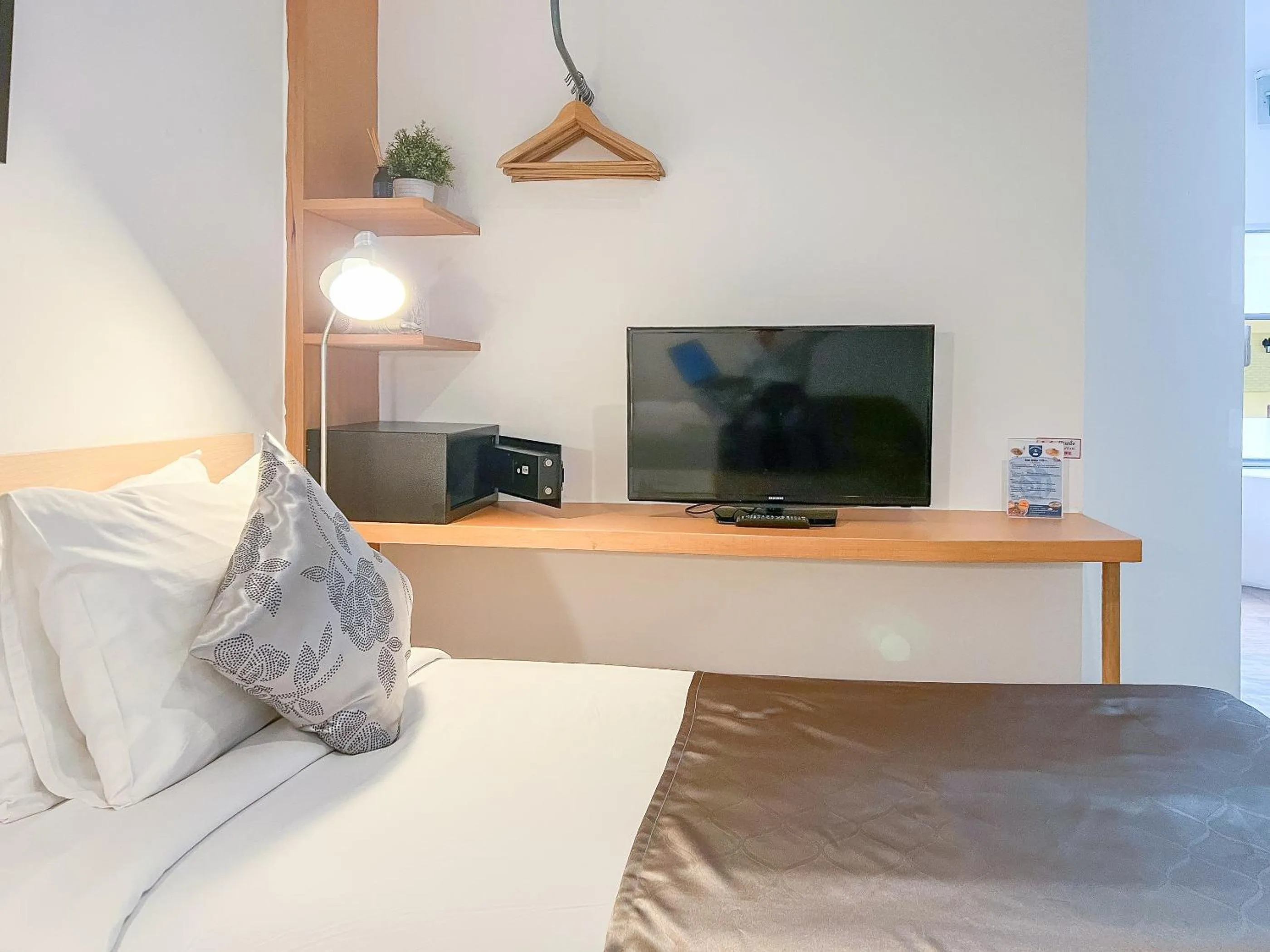 TV and multimedia, Bed in Anda Ramkhamhaeng By St James Hotel