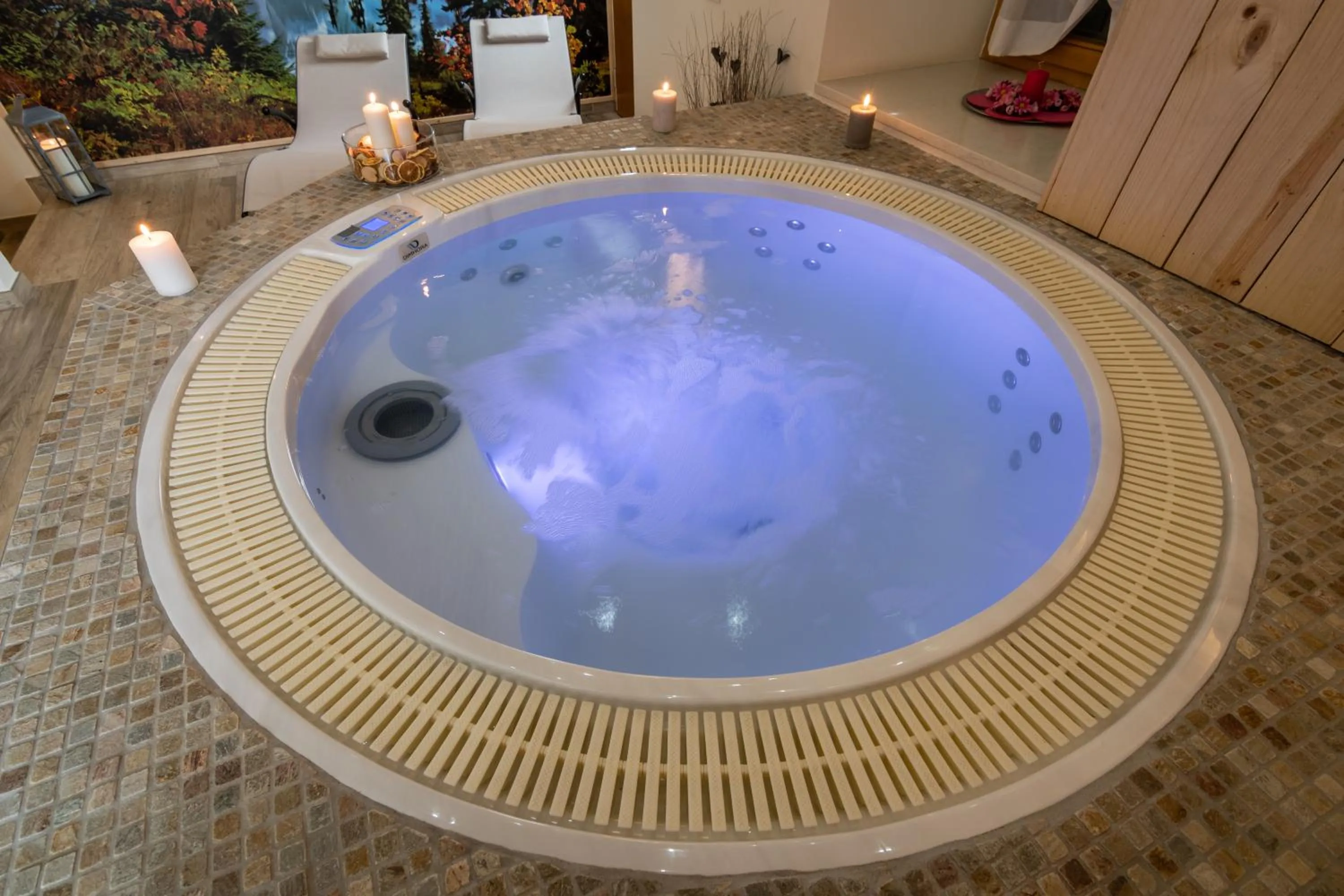 Hot Tub in Aparthotel Dolomites Living&Relax