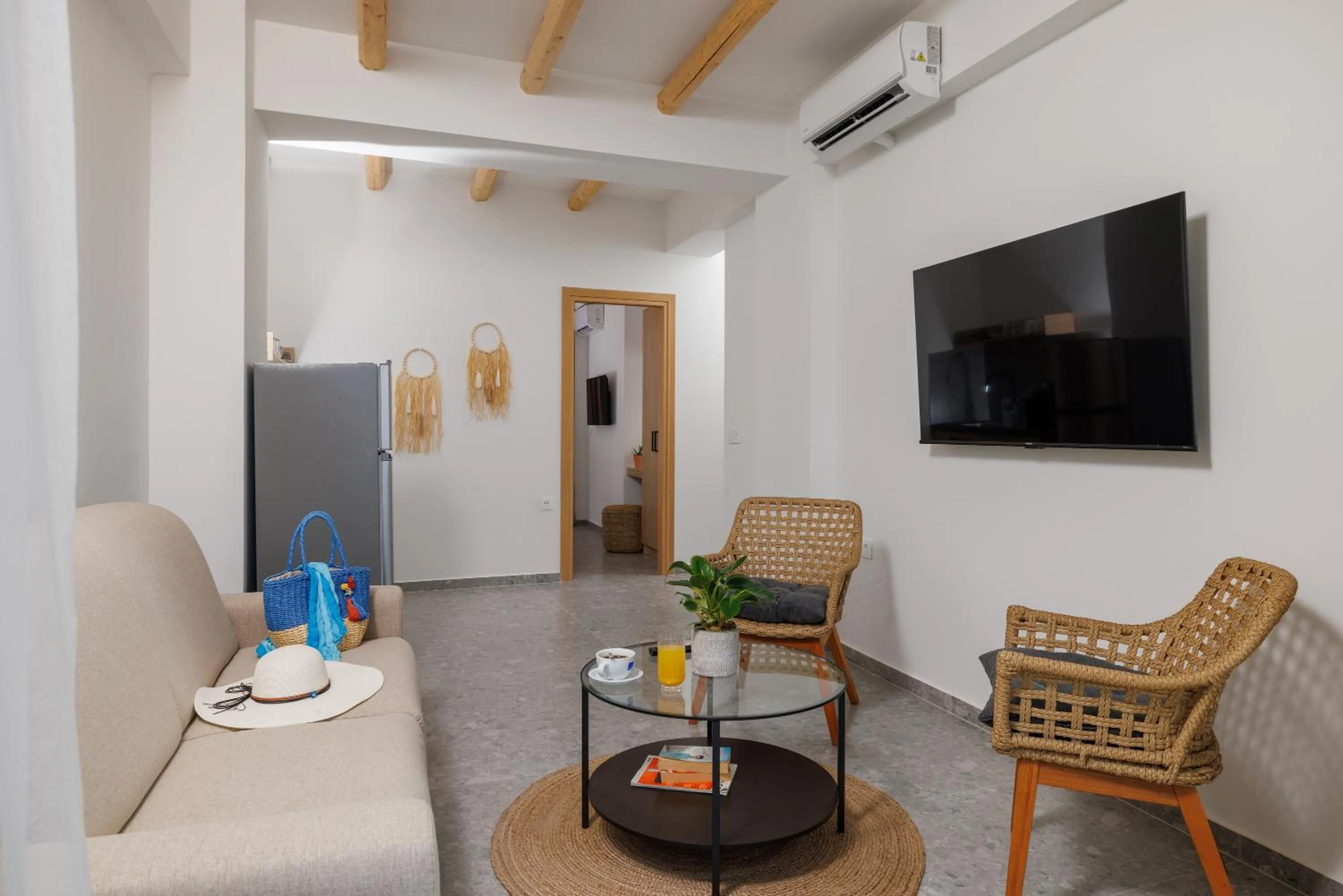 TV and multimedia in Soho SeaFront Suites