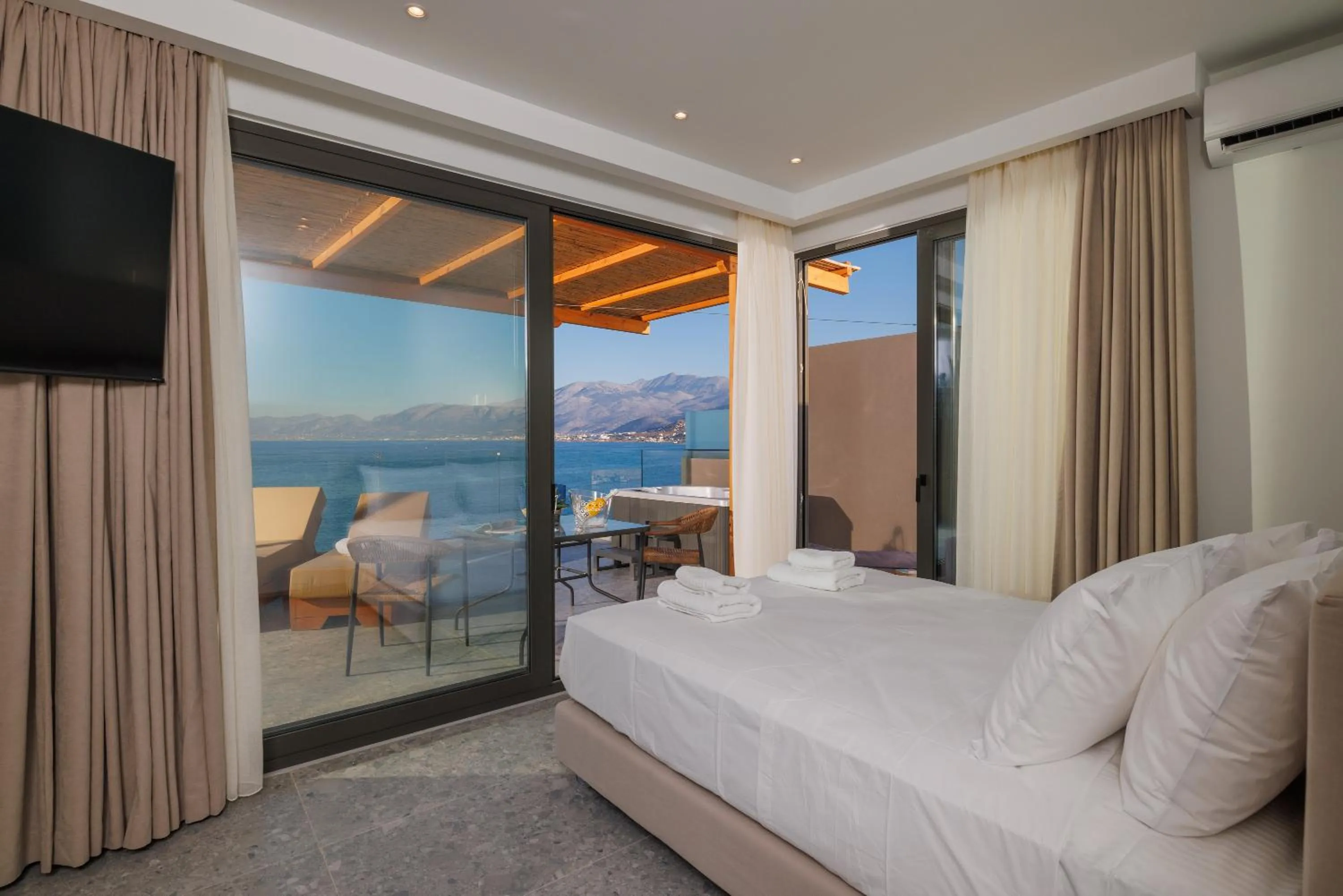 Photo of the whole room, Bed in Soho SeaFront Suites