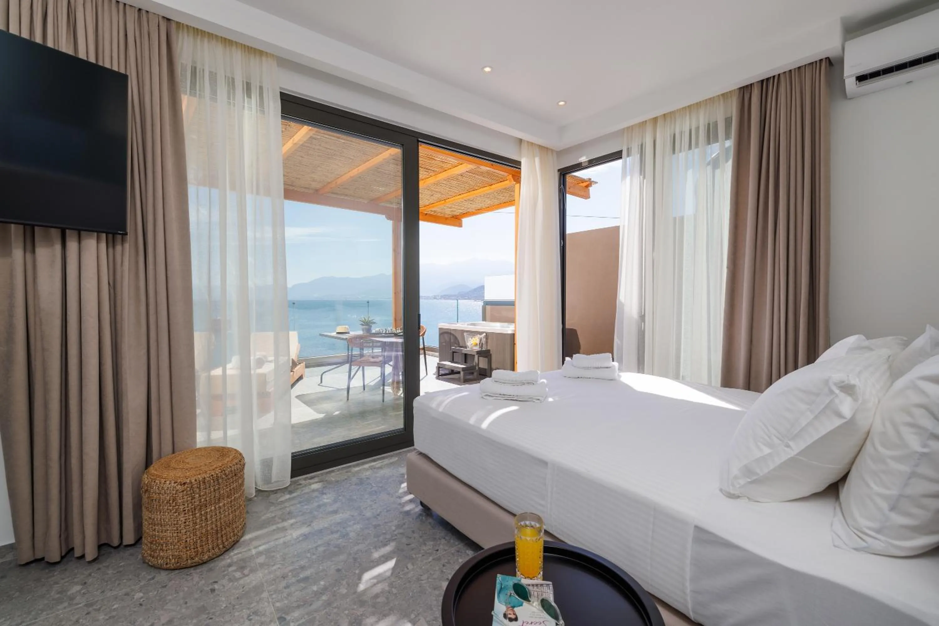 Bed in Soho SeaFront Suites