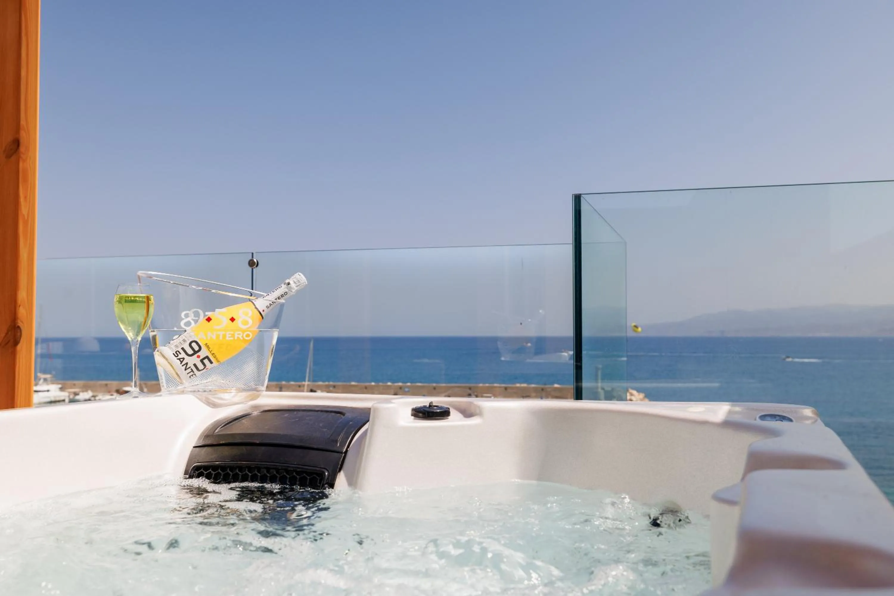 Hot Tub in Soho SeaFront Suites