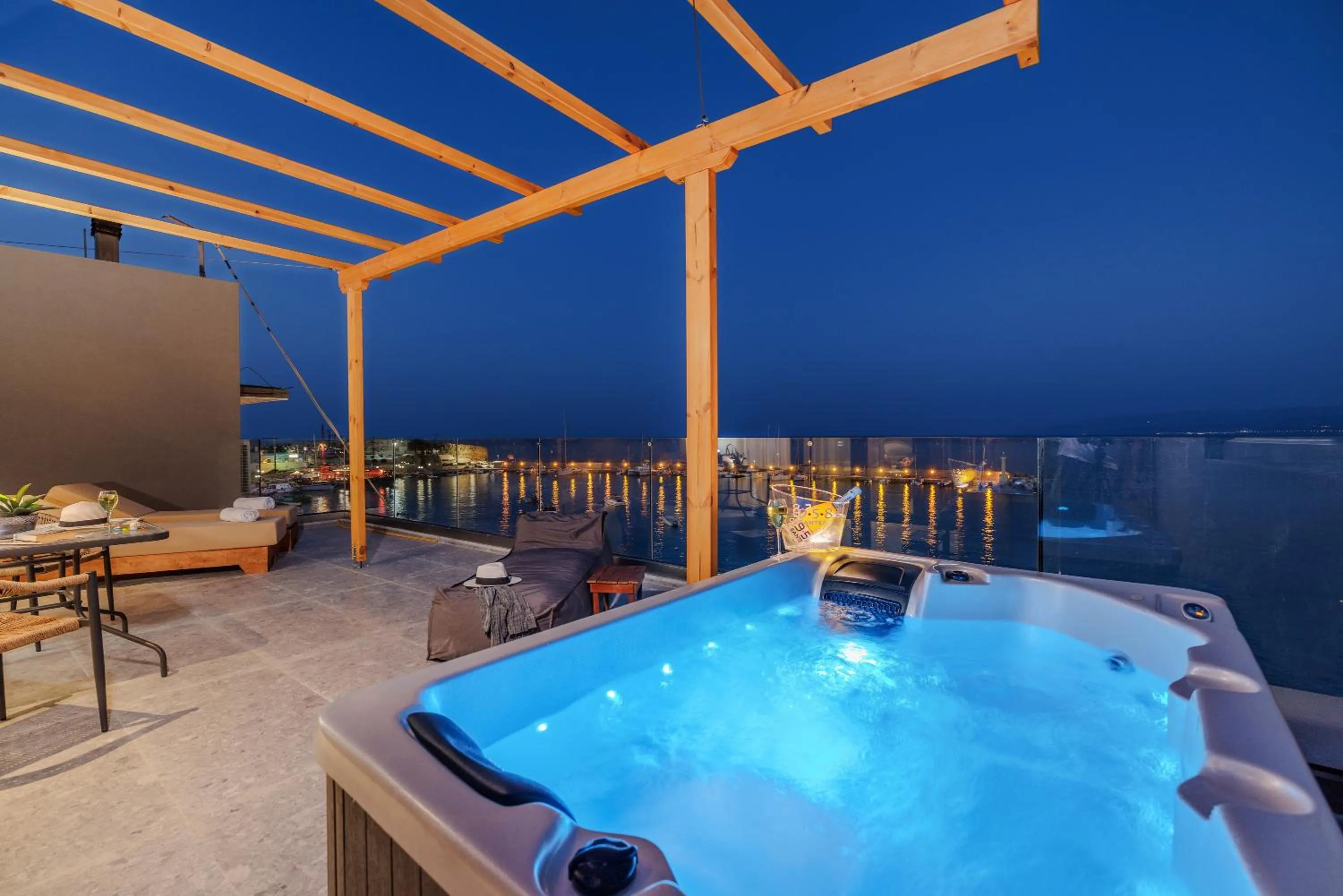 Hot Tub in Soho SeaFront Suites