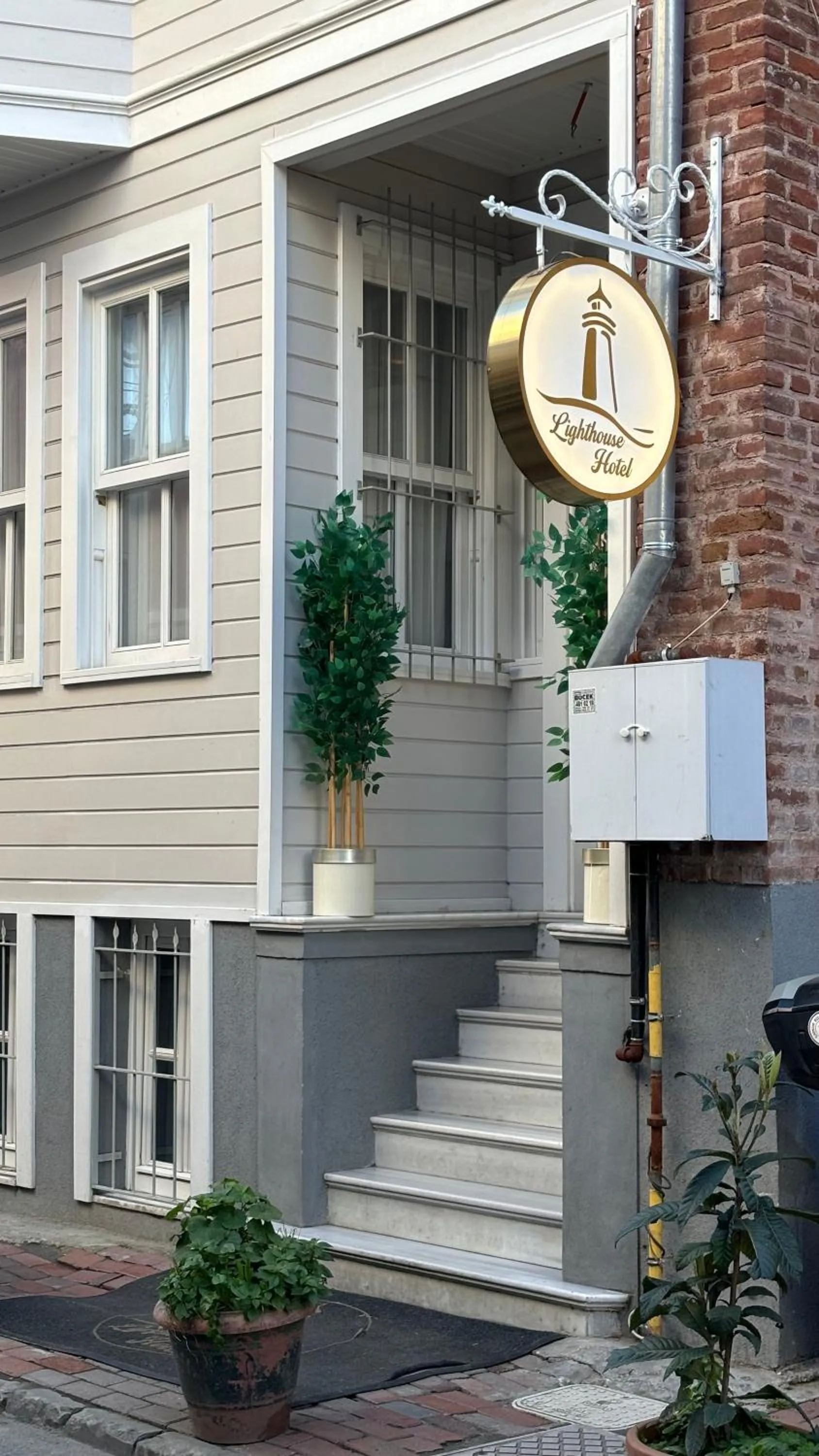 Facade/entrance in Lighthouse