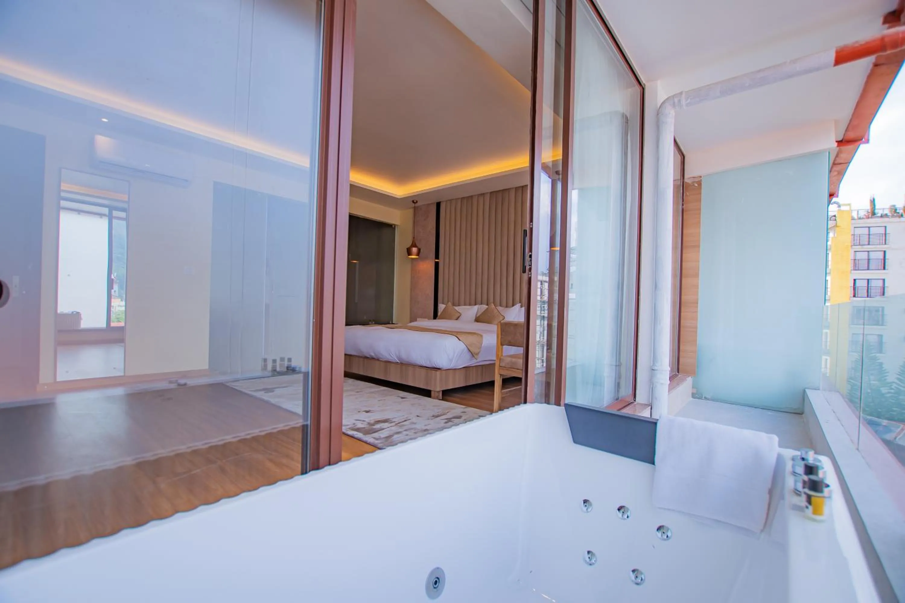 Hot Tub, Bed in Temple Himalaya Hotel & Spa