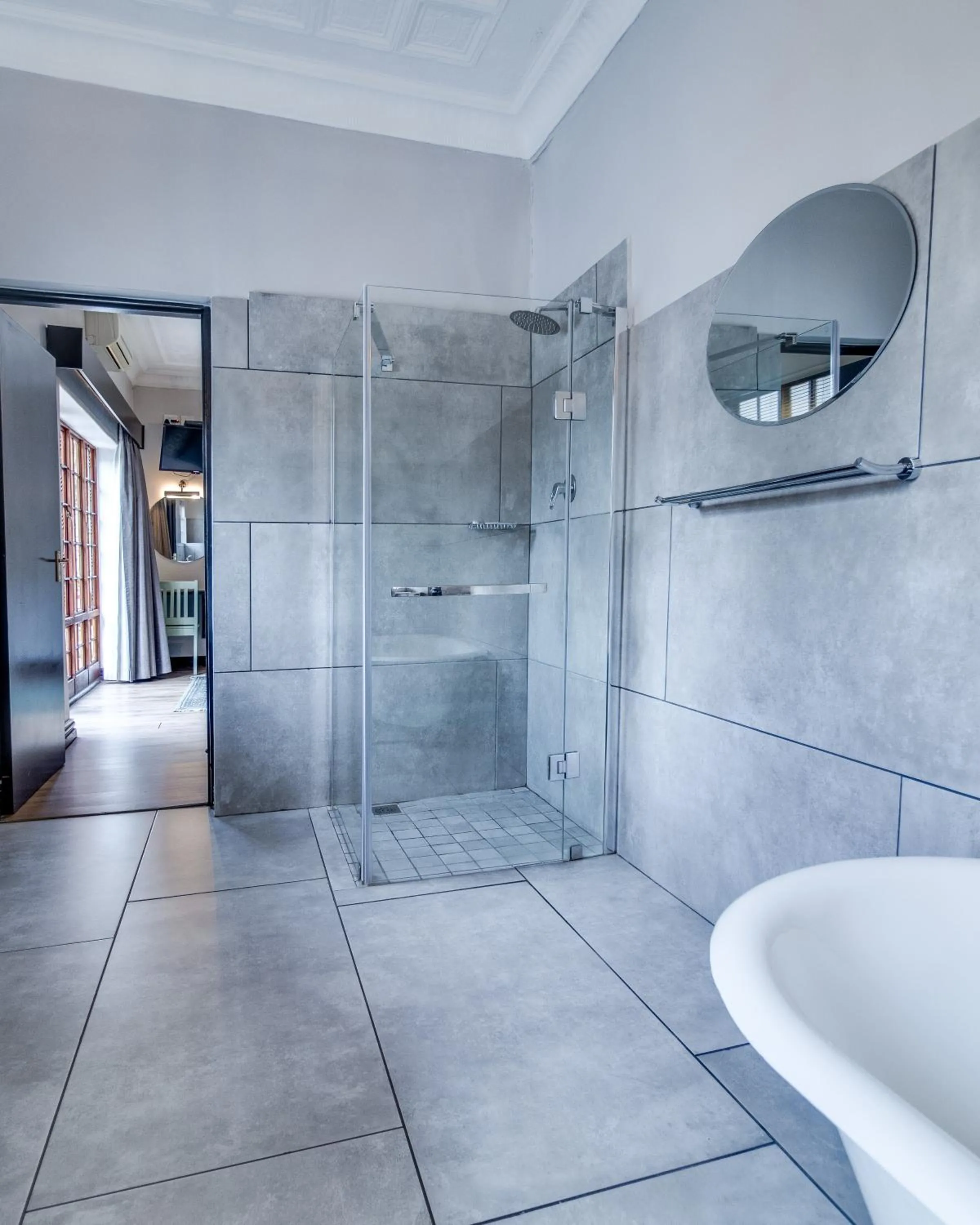 Shower in The Nightingale Guesthouse