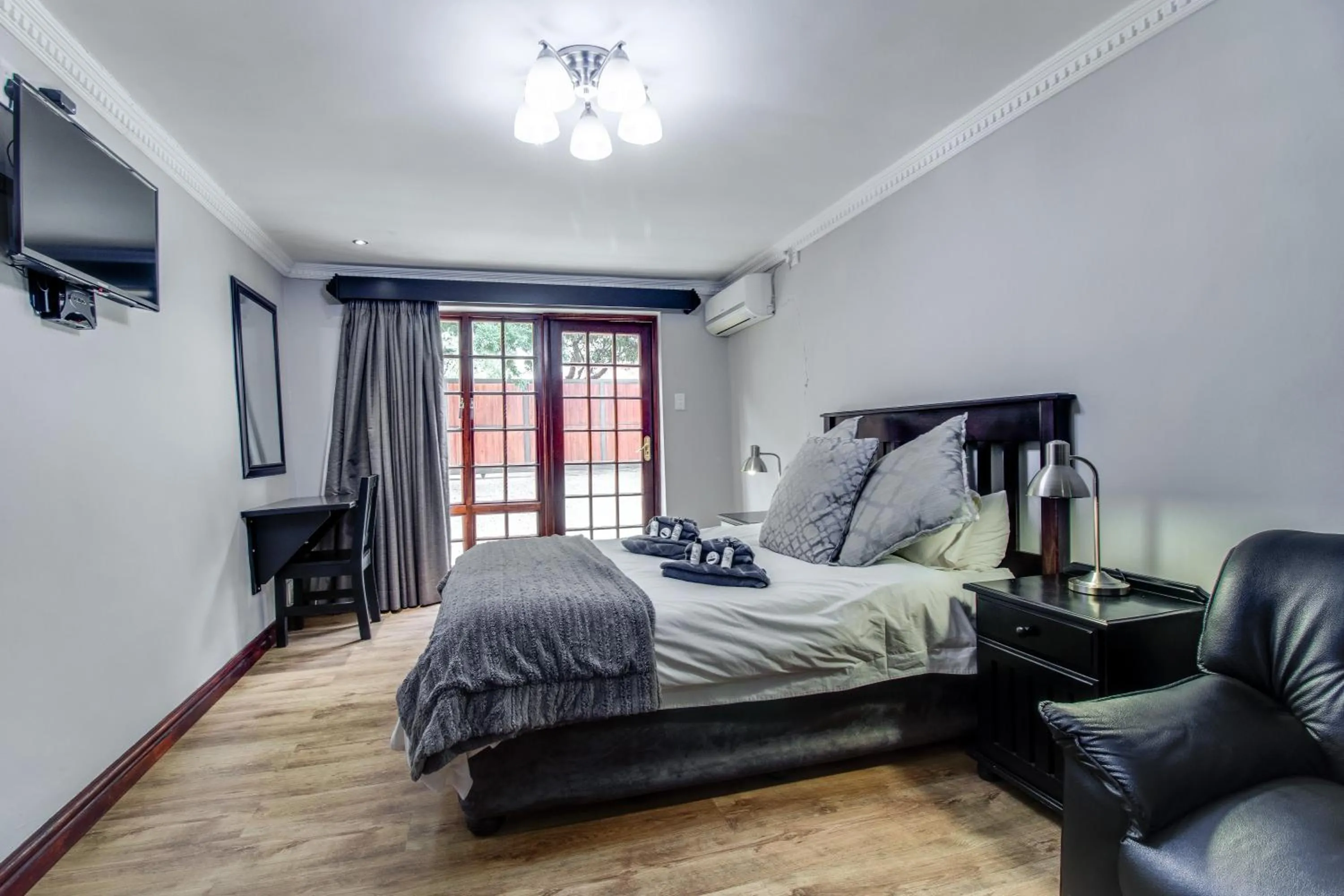 Photo of the whole room, Bed in The Nightingale Guesthouse