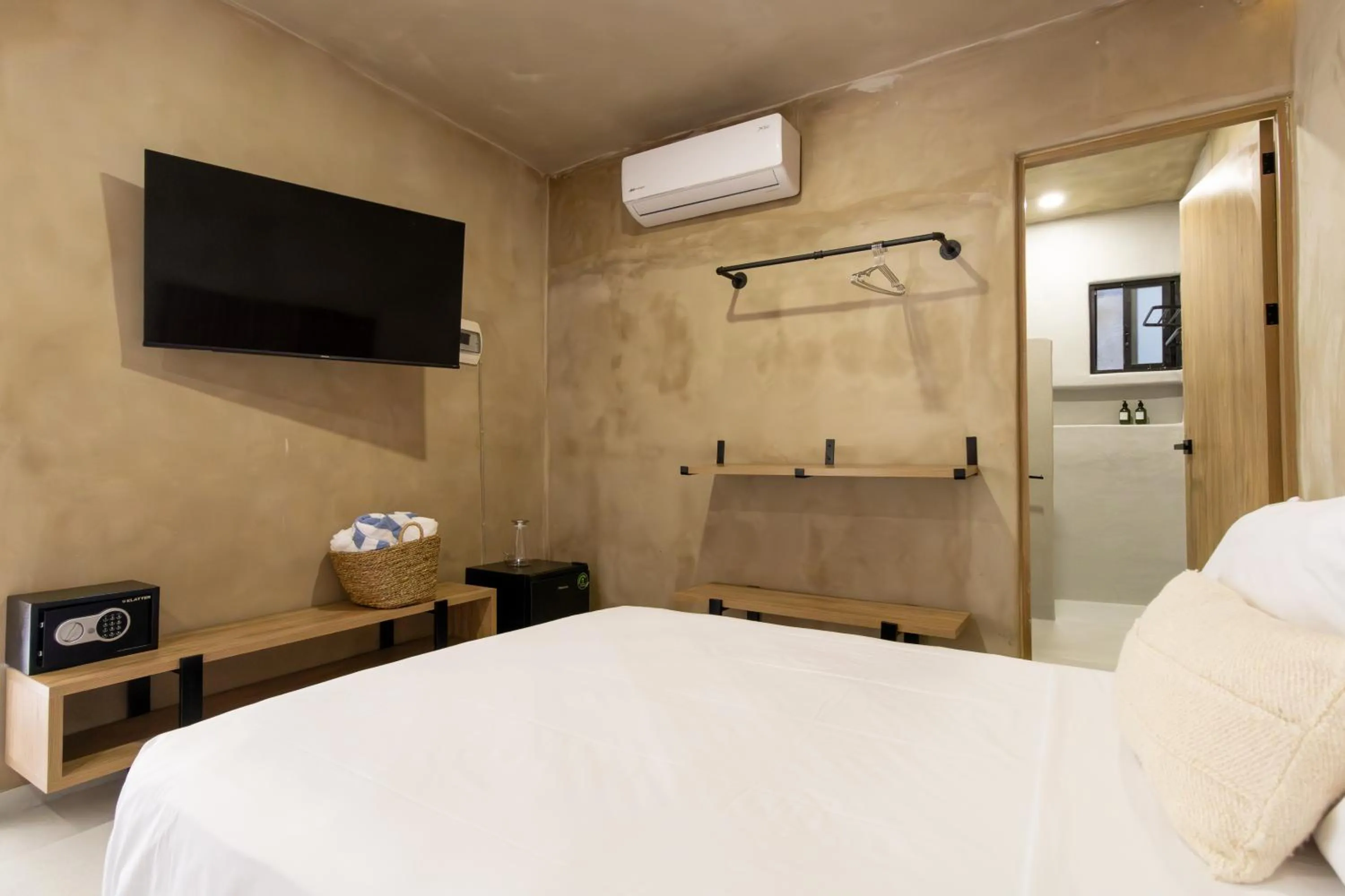 TV and multimedia, Bed in Casa Arkana Zicatela by Grupo Amber