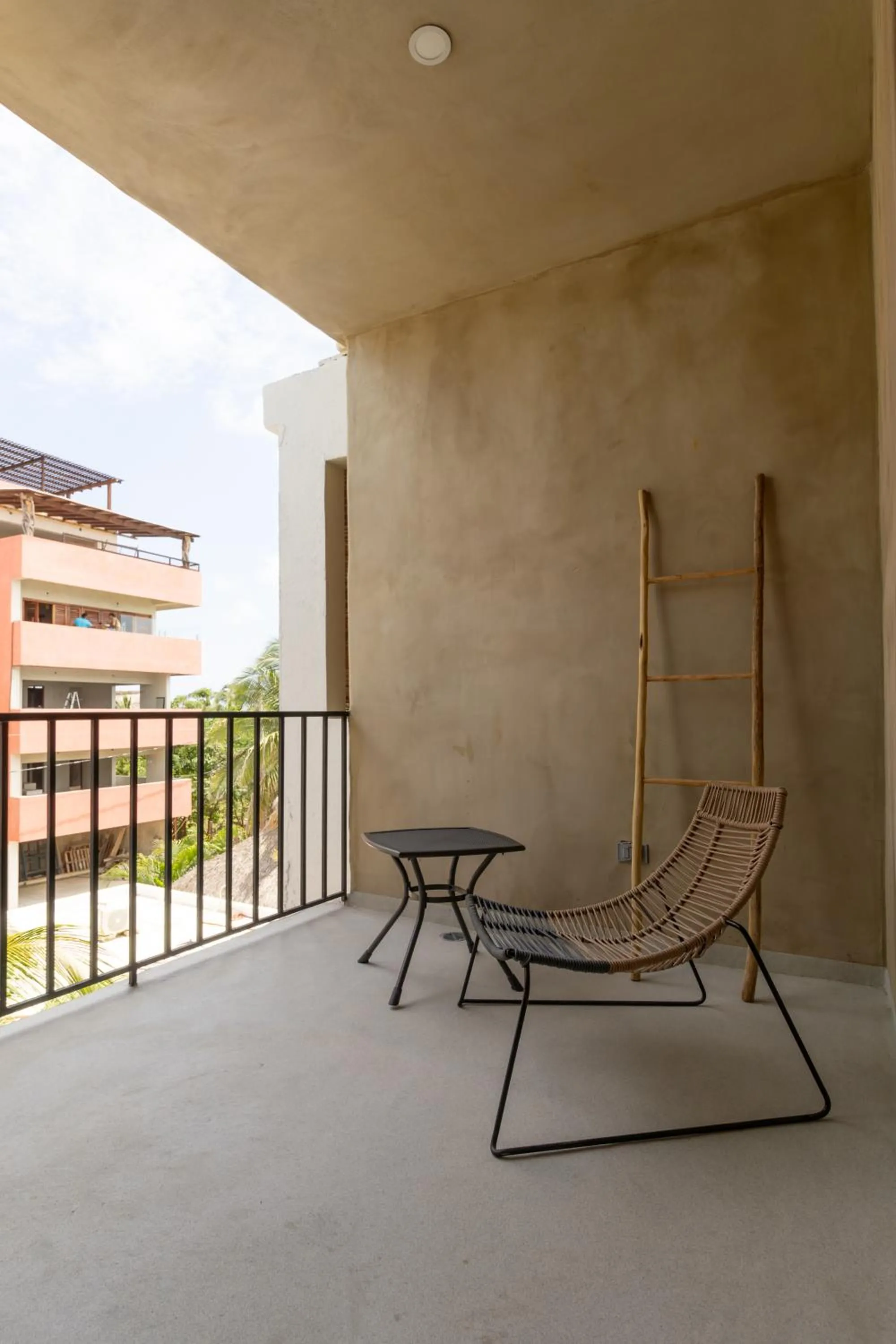 Balcony/Terrace in Casa Arkana Zicatela by Grupo Amber