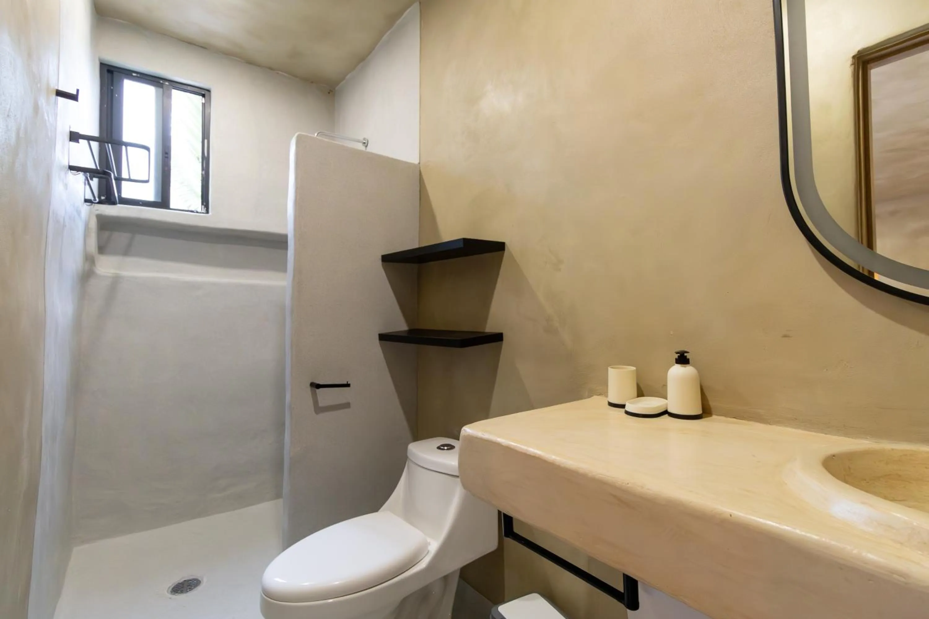 Shower in Casa Arkana Zicatela by Grupo Amber