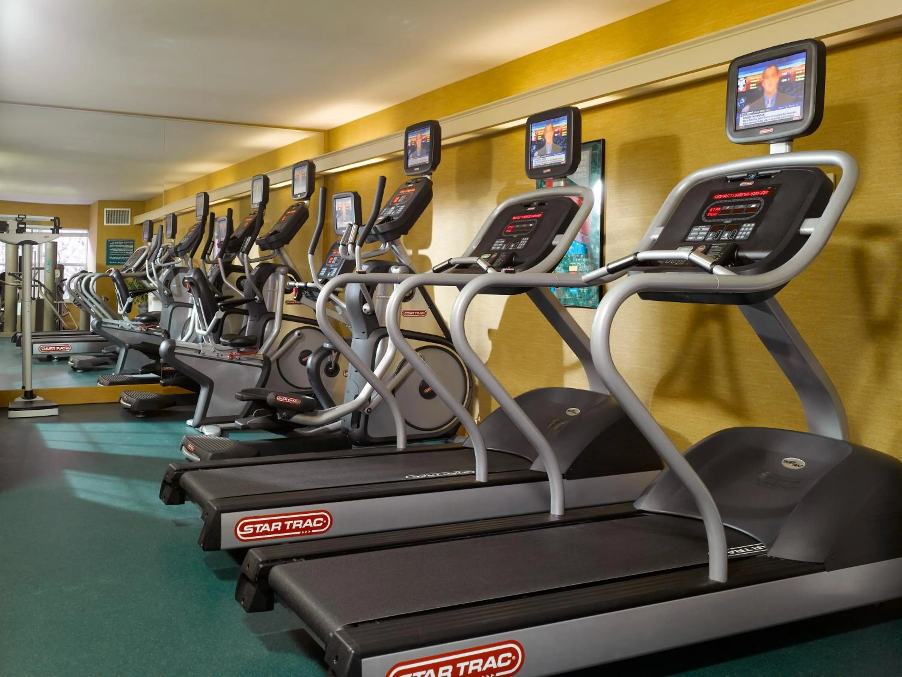 Fitness centre/facilities in Green Mountain Suites Hotel
