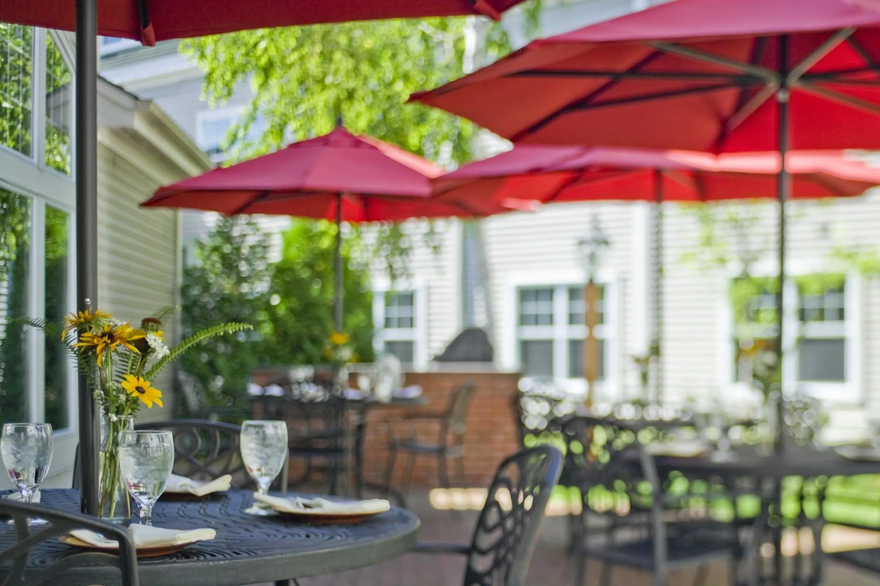 Patio in Green Mountain Suites Hotel
