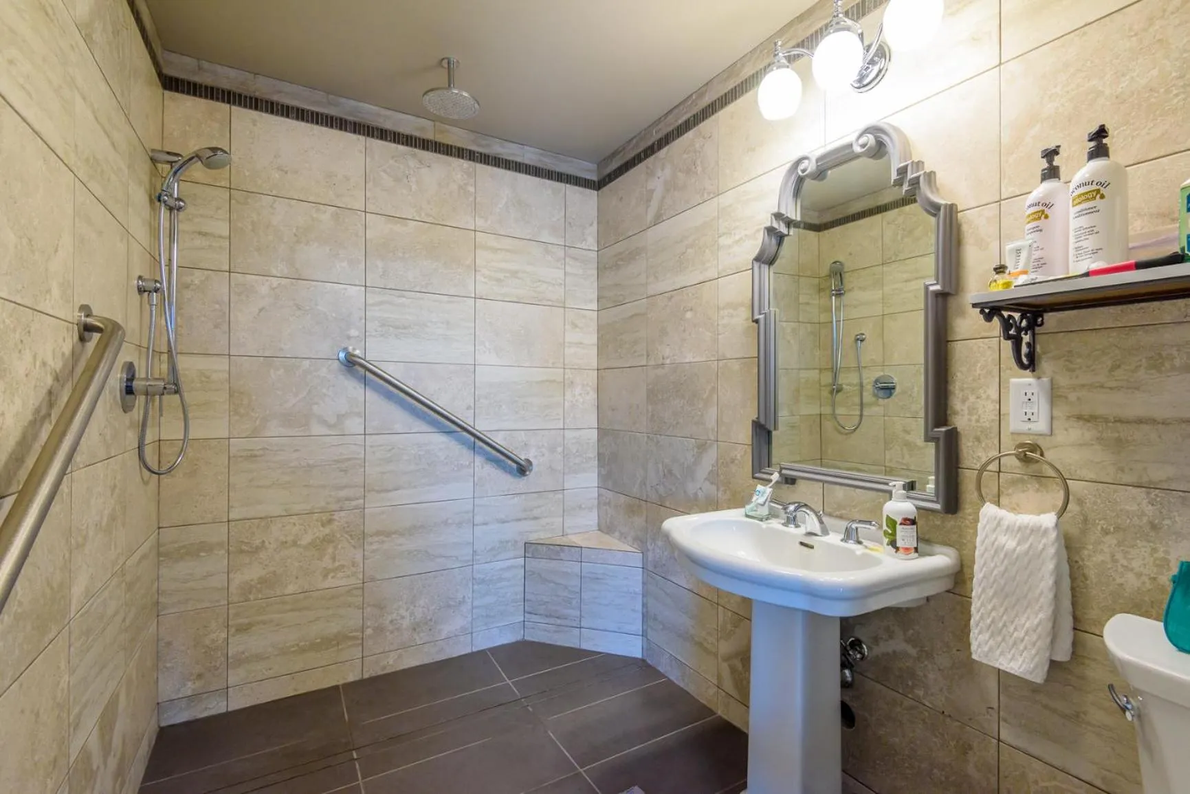 Brookside Inn Boutique Hotel