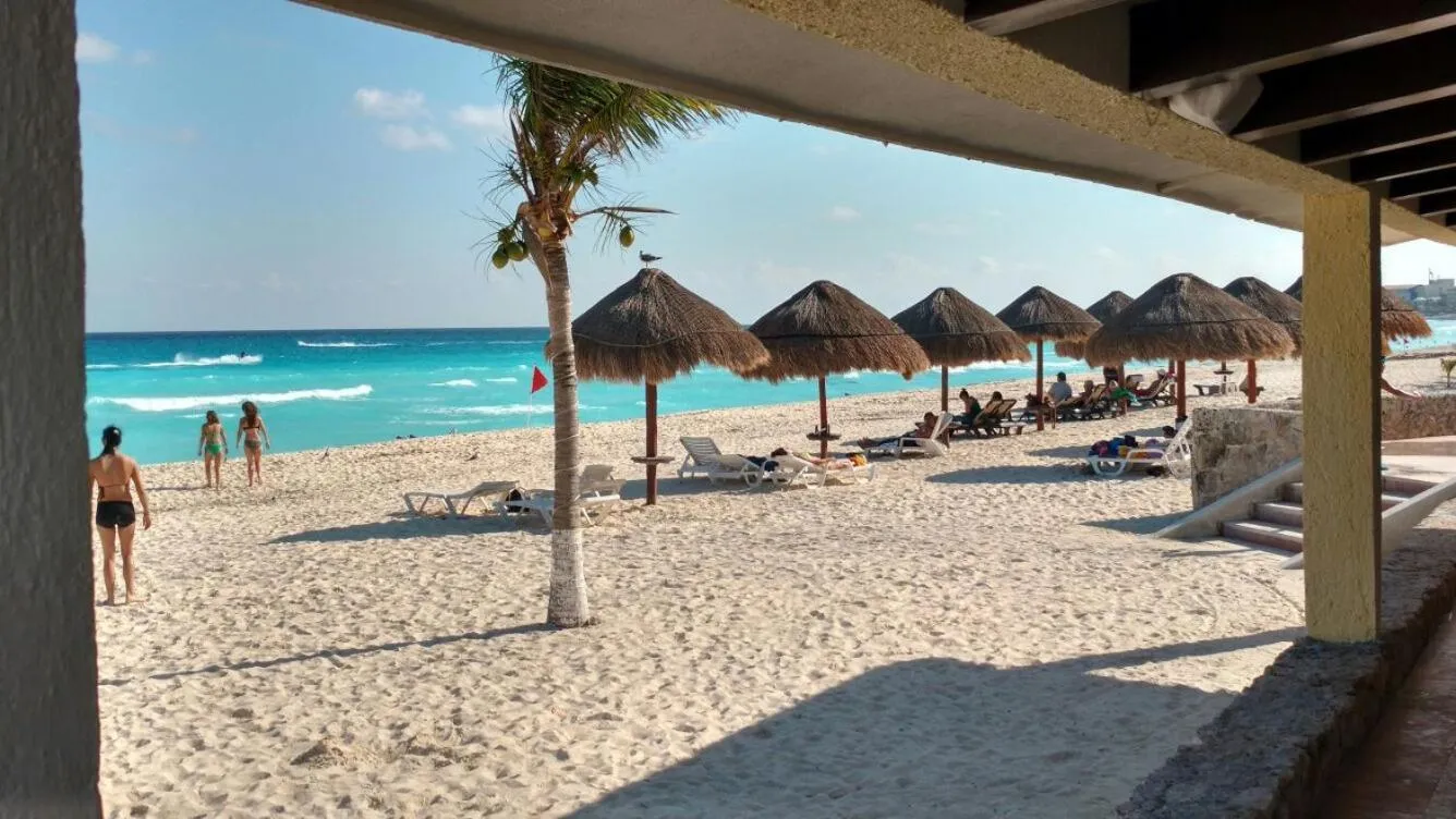 Beach in Apartment Ocean Front Cancun