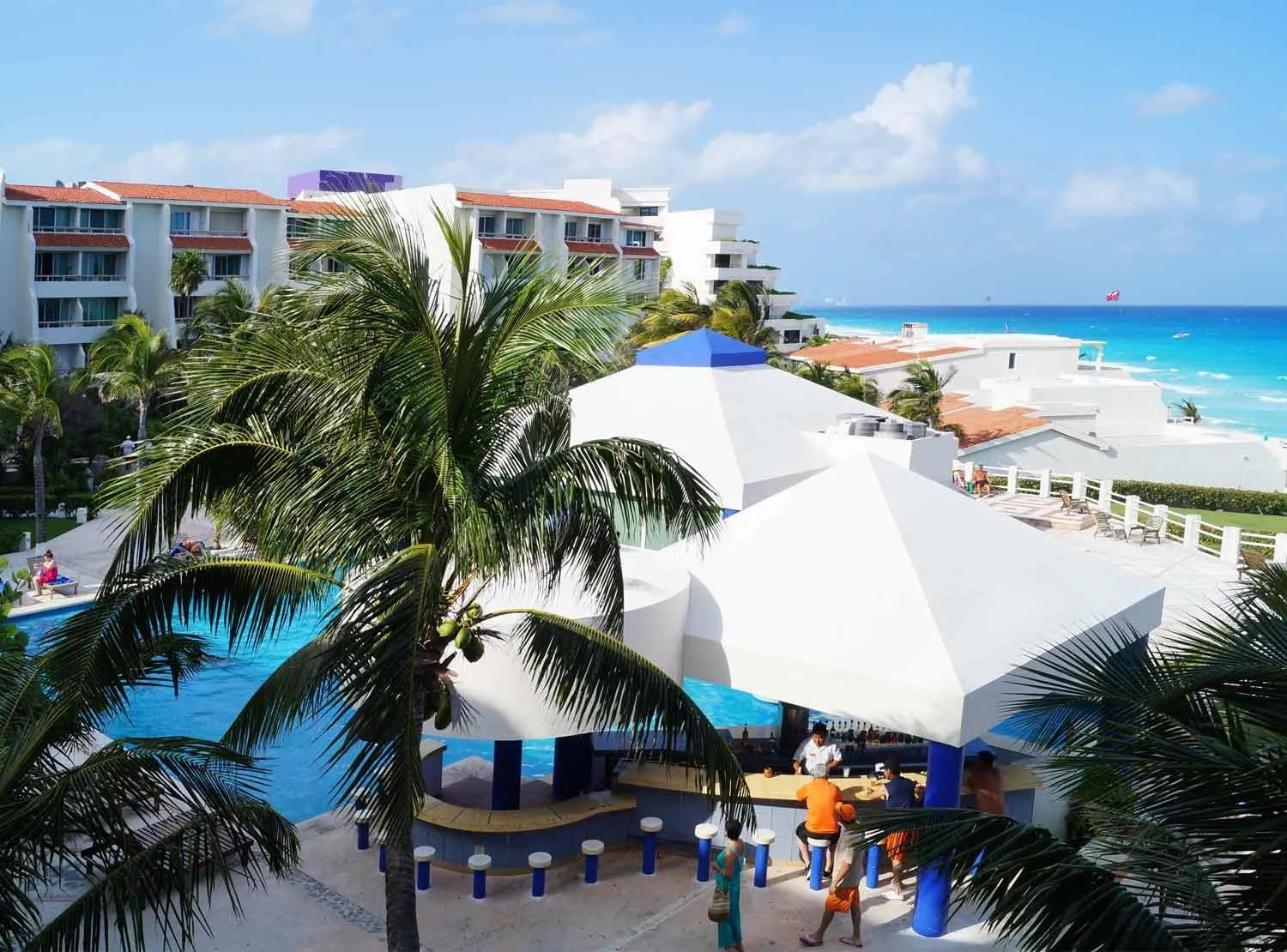 Lounge or bar, Swimming Pool in Apartment Ocean Front Cancun