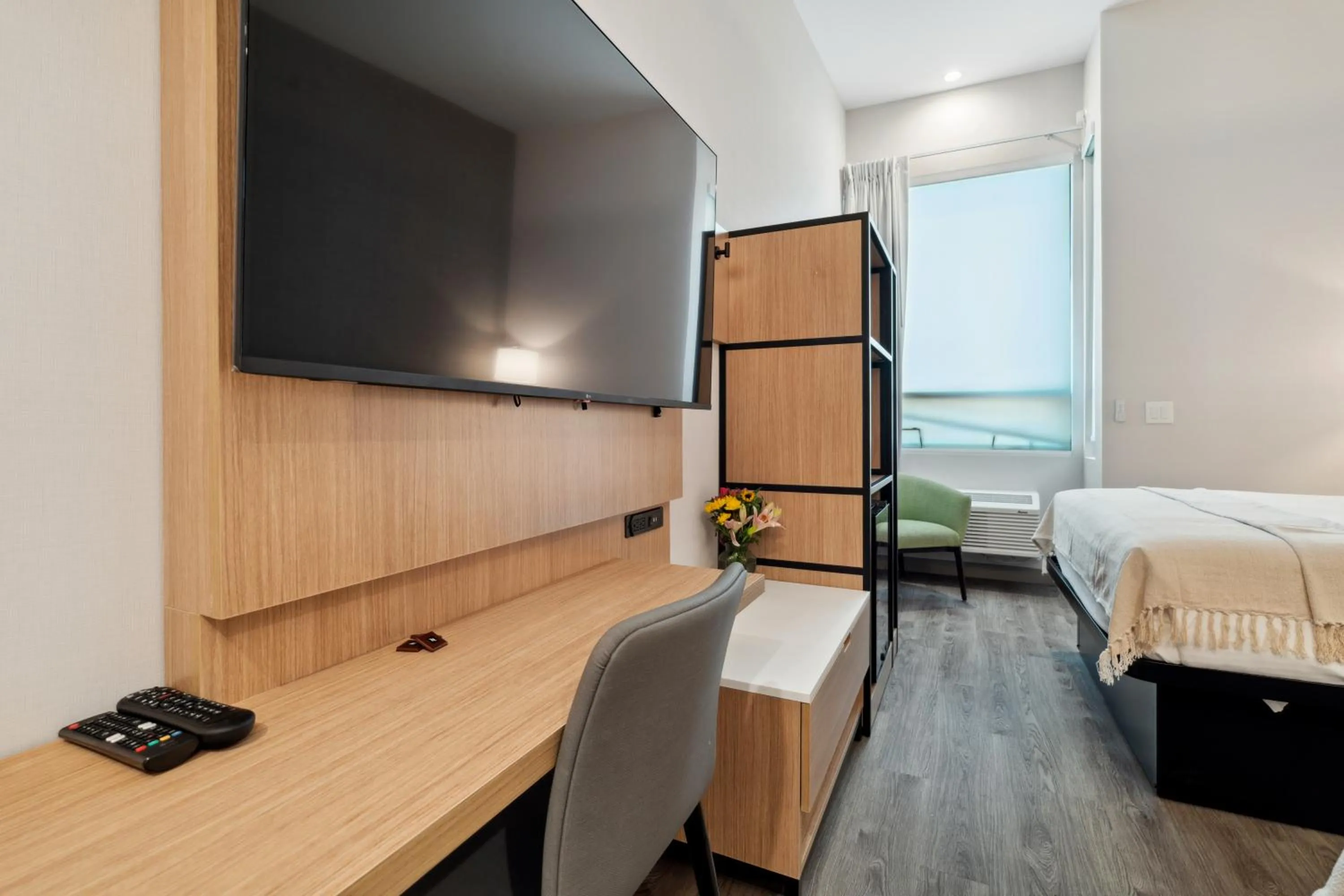 TV and multimedia, Bed in The Evergreen