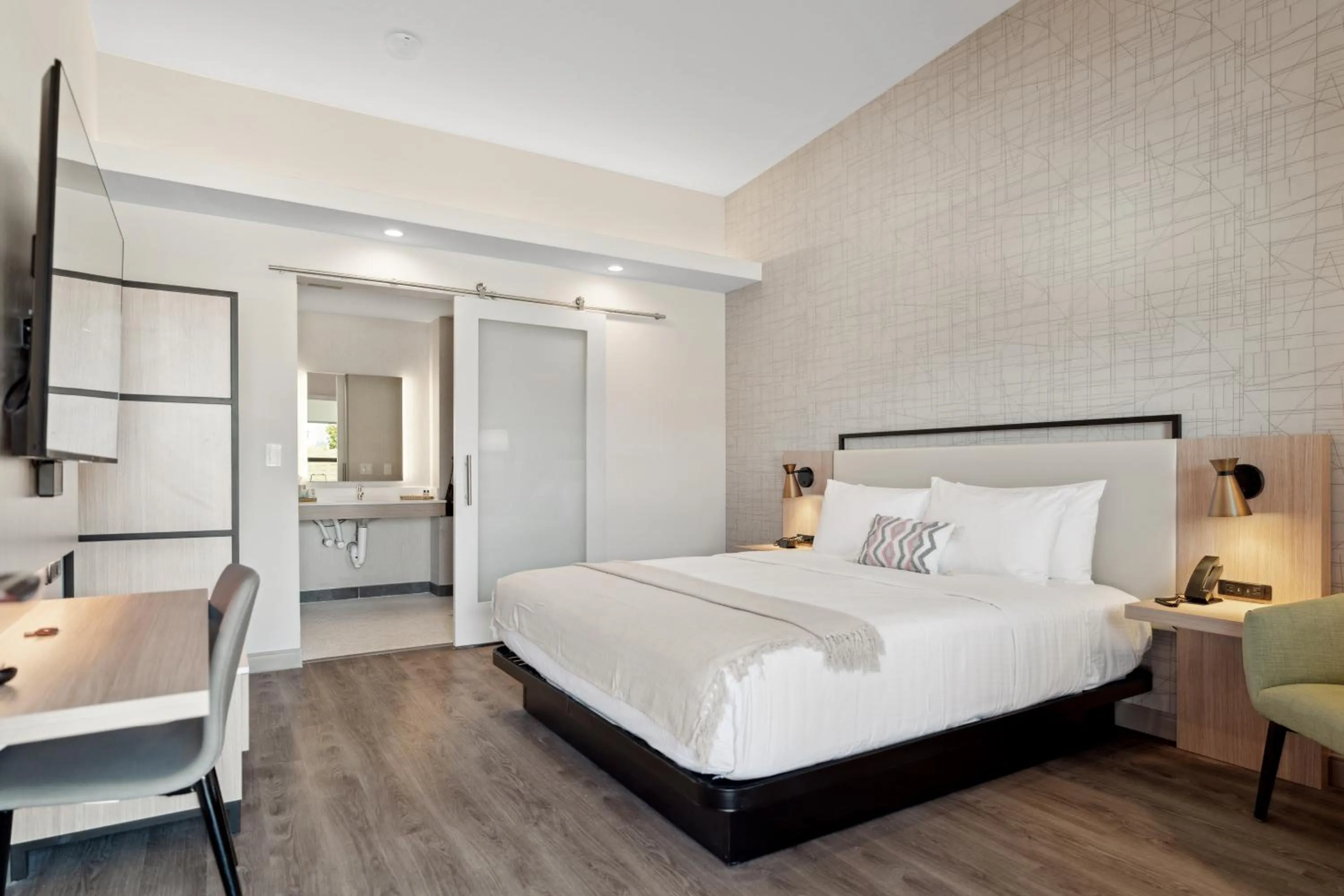 Bedroom, Bed in The Evergreen