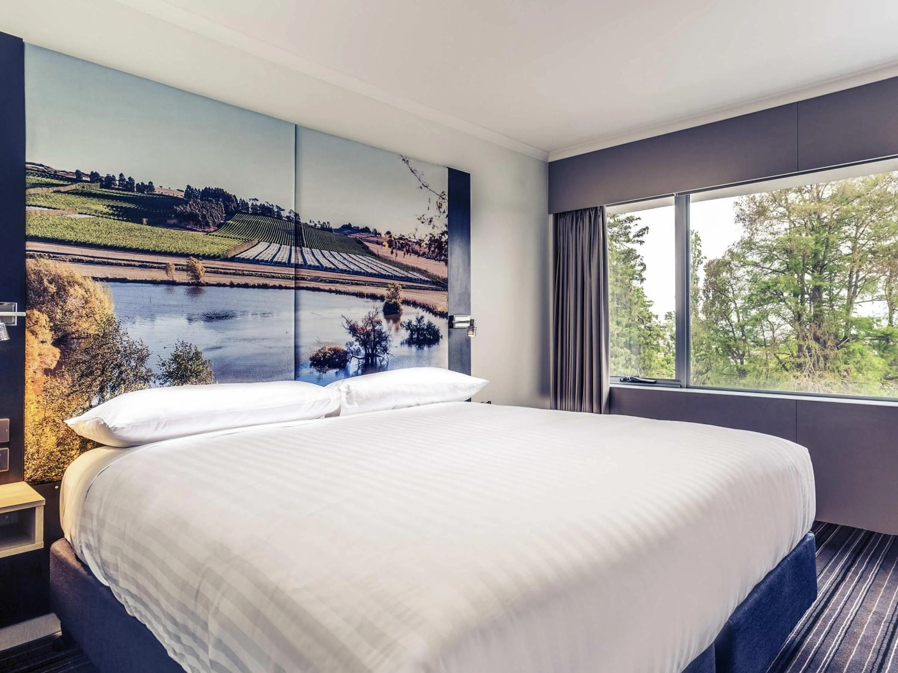Property building, Bed in Mercure Launceston