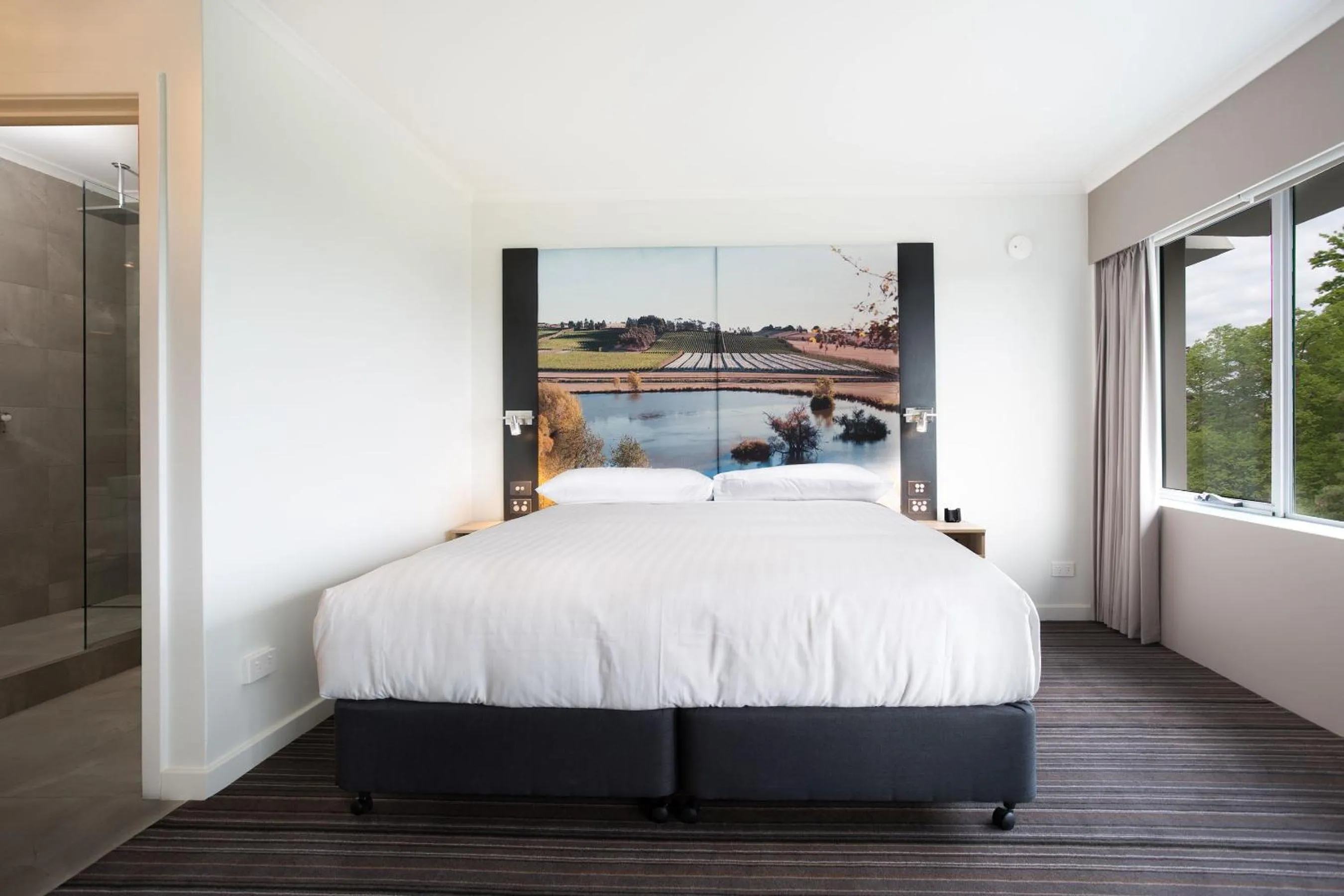 Bed in Mercure Launceston