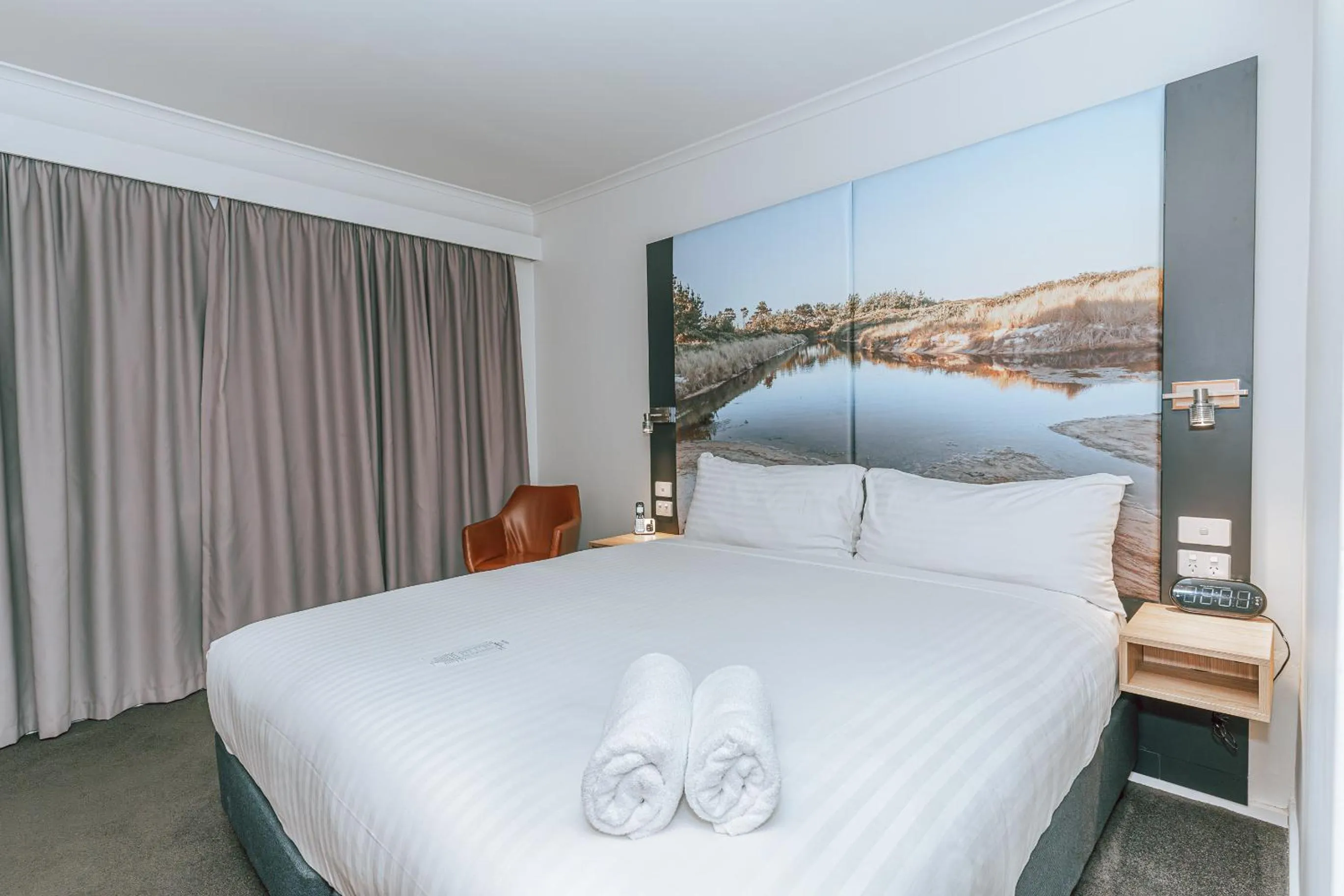 Bed in Mercure Launceston