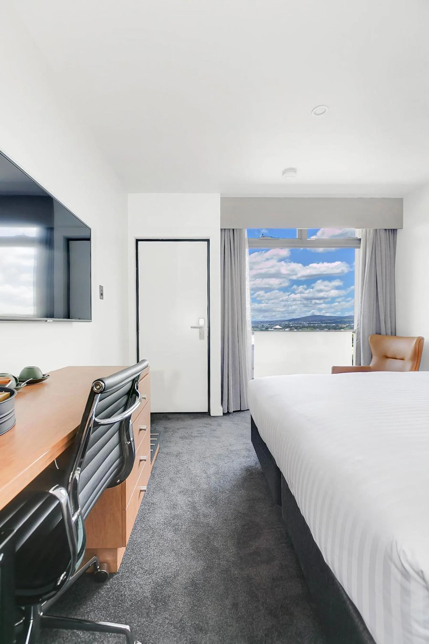 Bed in Mercure Launceston