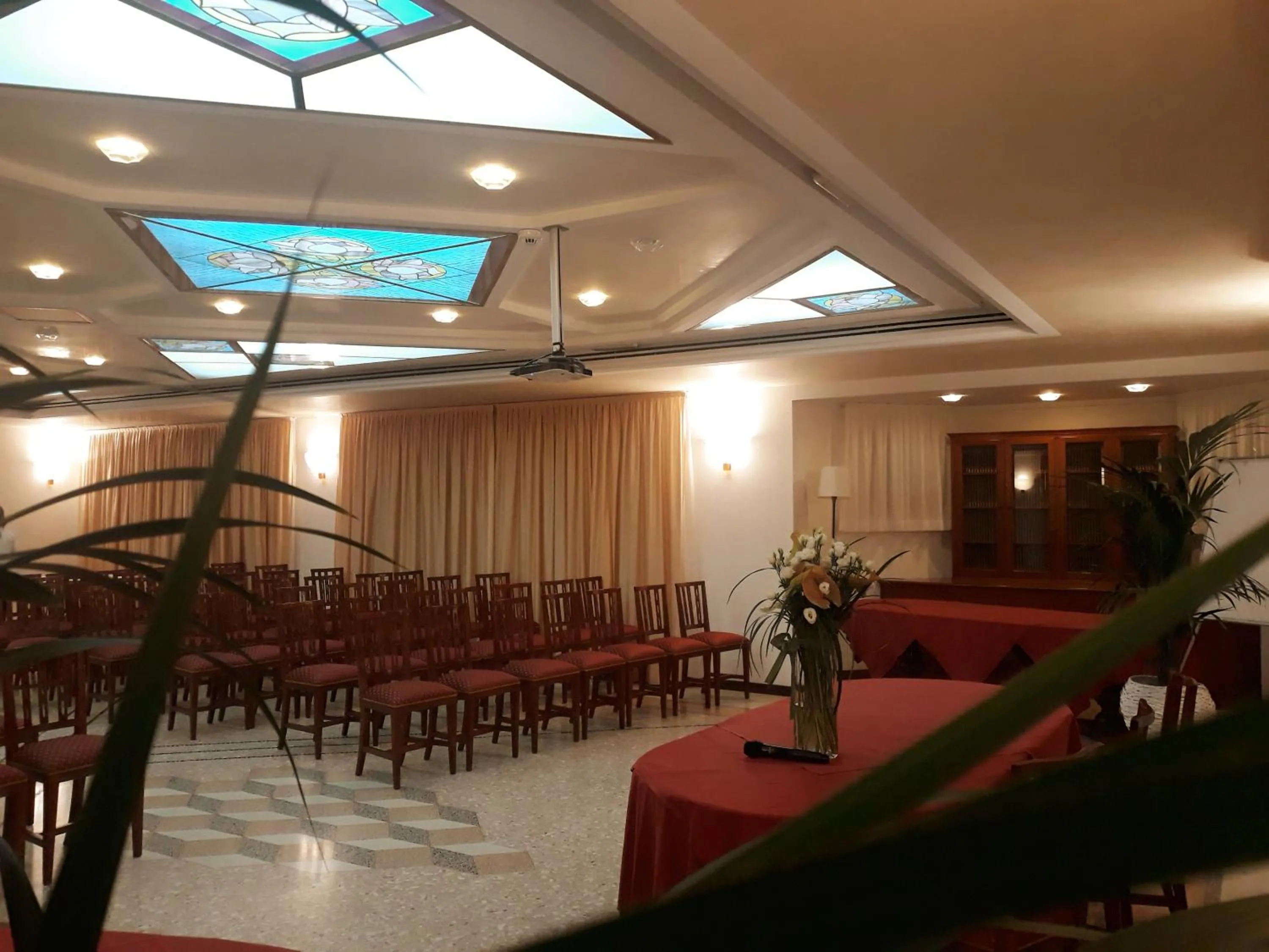 Business facilities in Hotel Cima