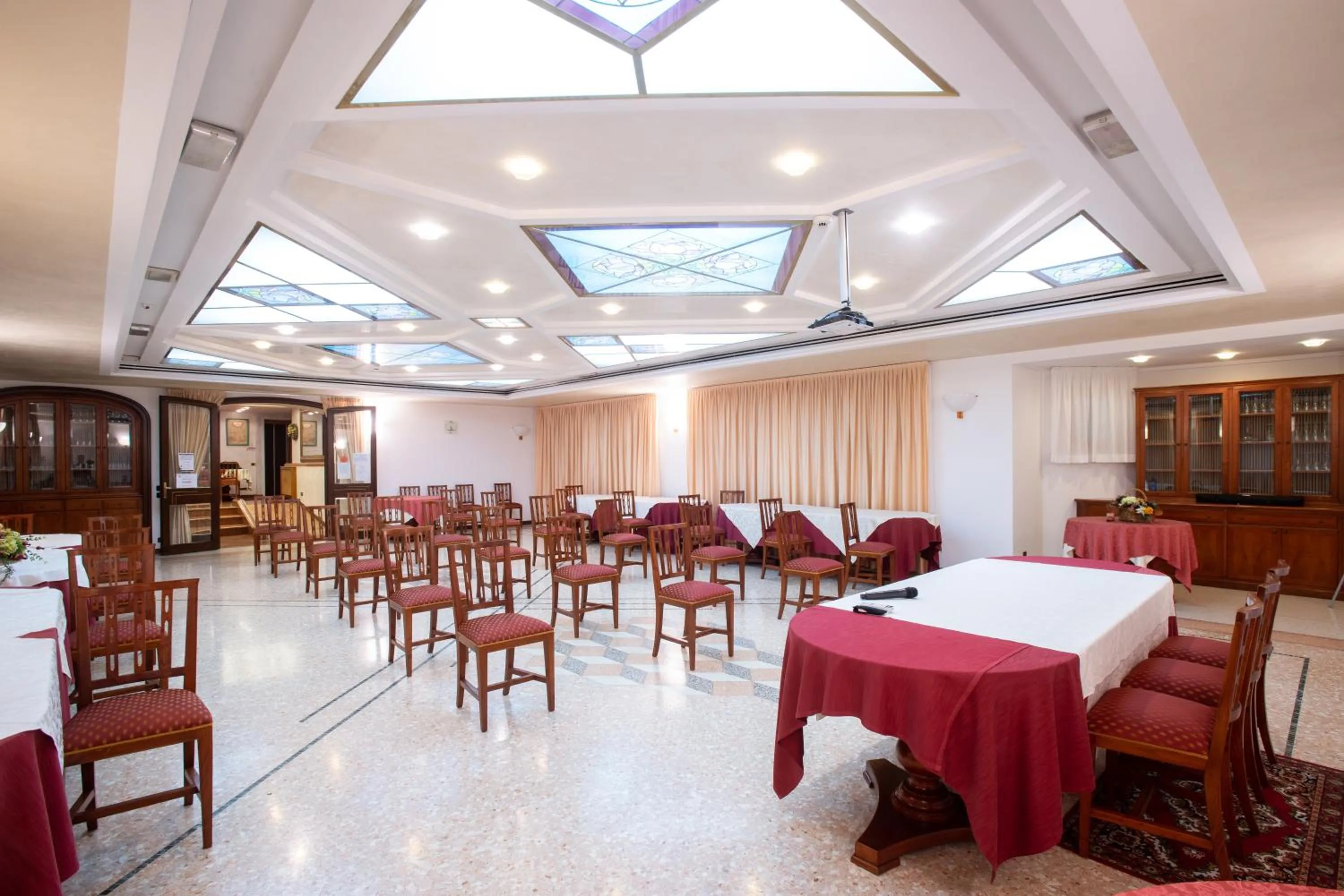 Business facilities in Hotel Cima