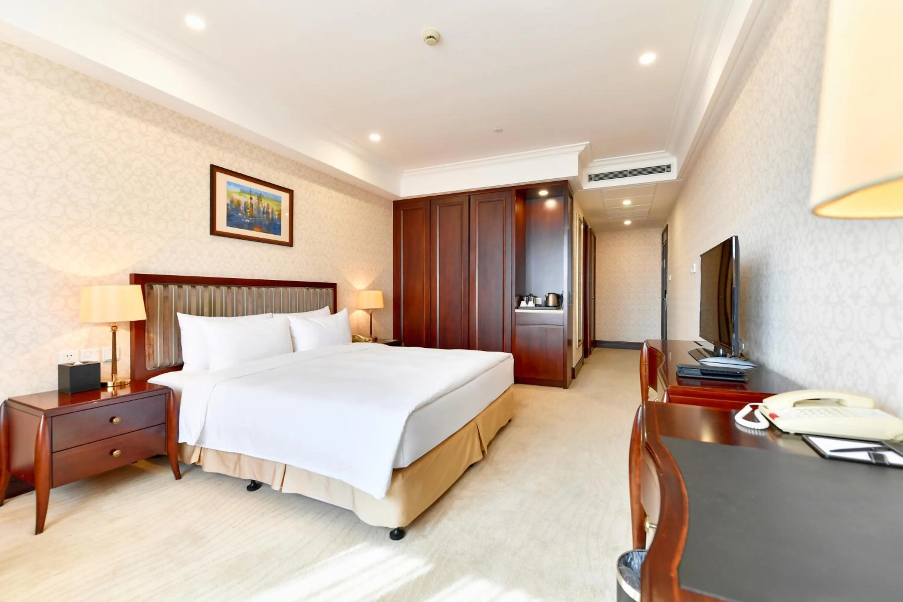 Photo of the whole room, Bed in Evergreen Laurel Hotel, Shanghai