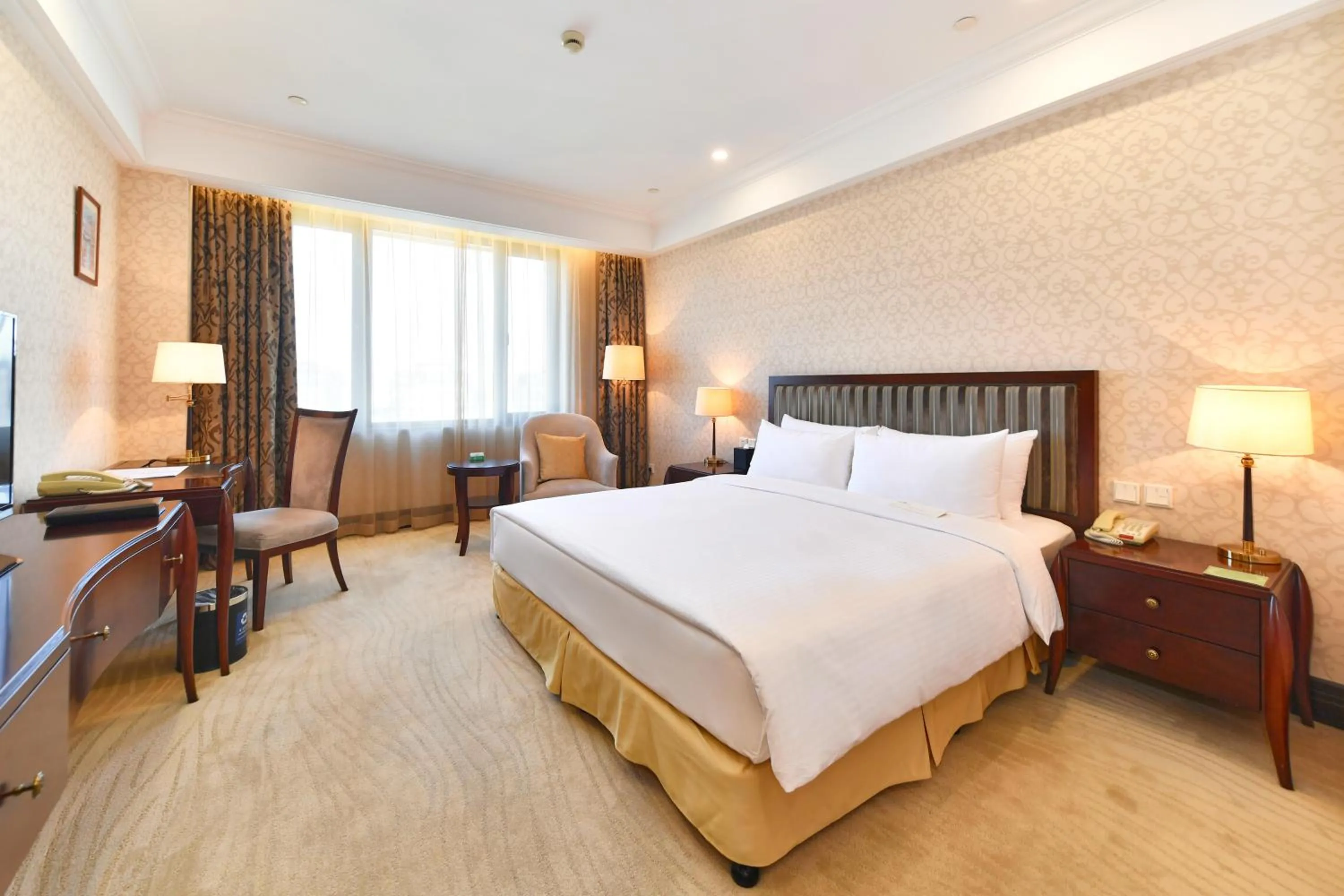 Photo of the whole room, Bed in Evergreen Laurel Hotel, Shanghai