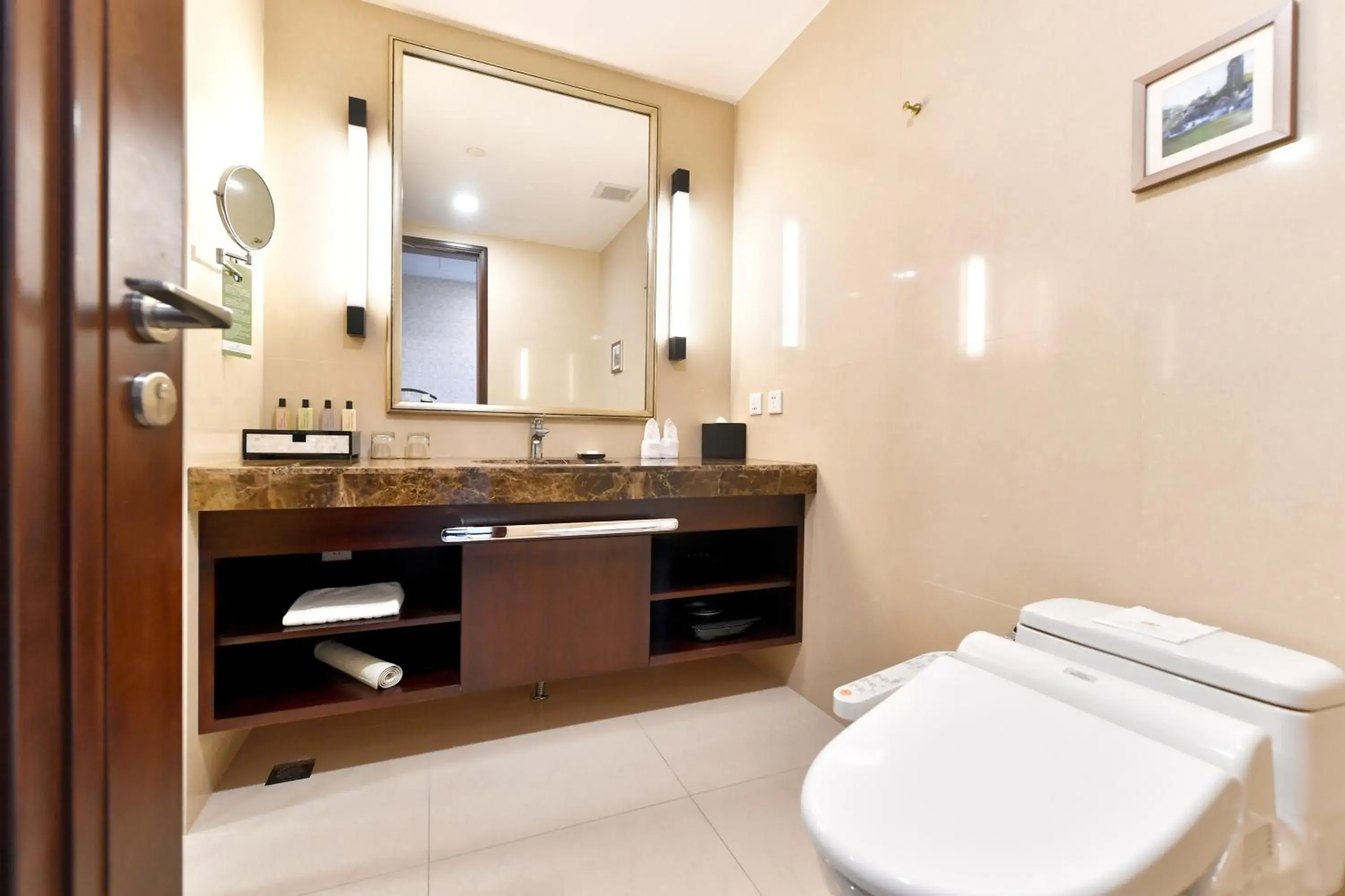 Superior Twin Room in Evergreen Laurel Hotel, Shanghai Superior Twin Room in Evergreen Laurel Hotel, Shanghai