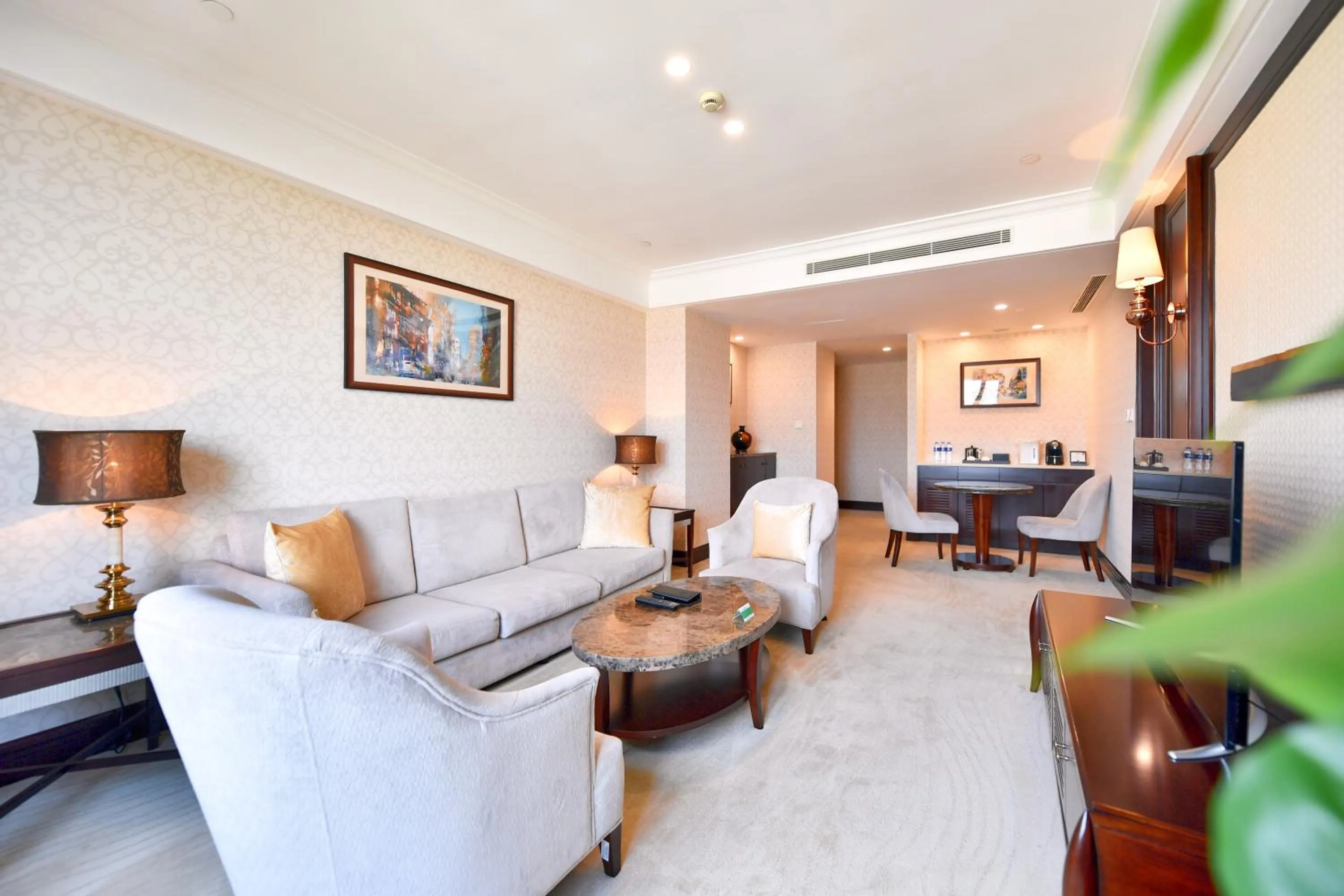 Living room in Evergreen Laurel Hotel, Shanghai