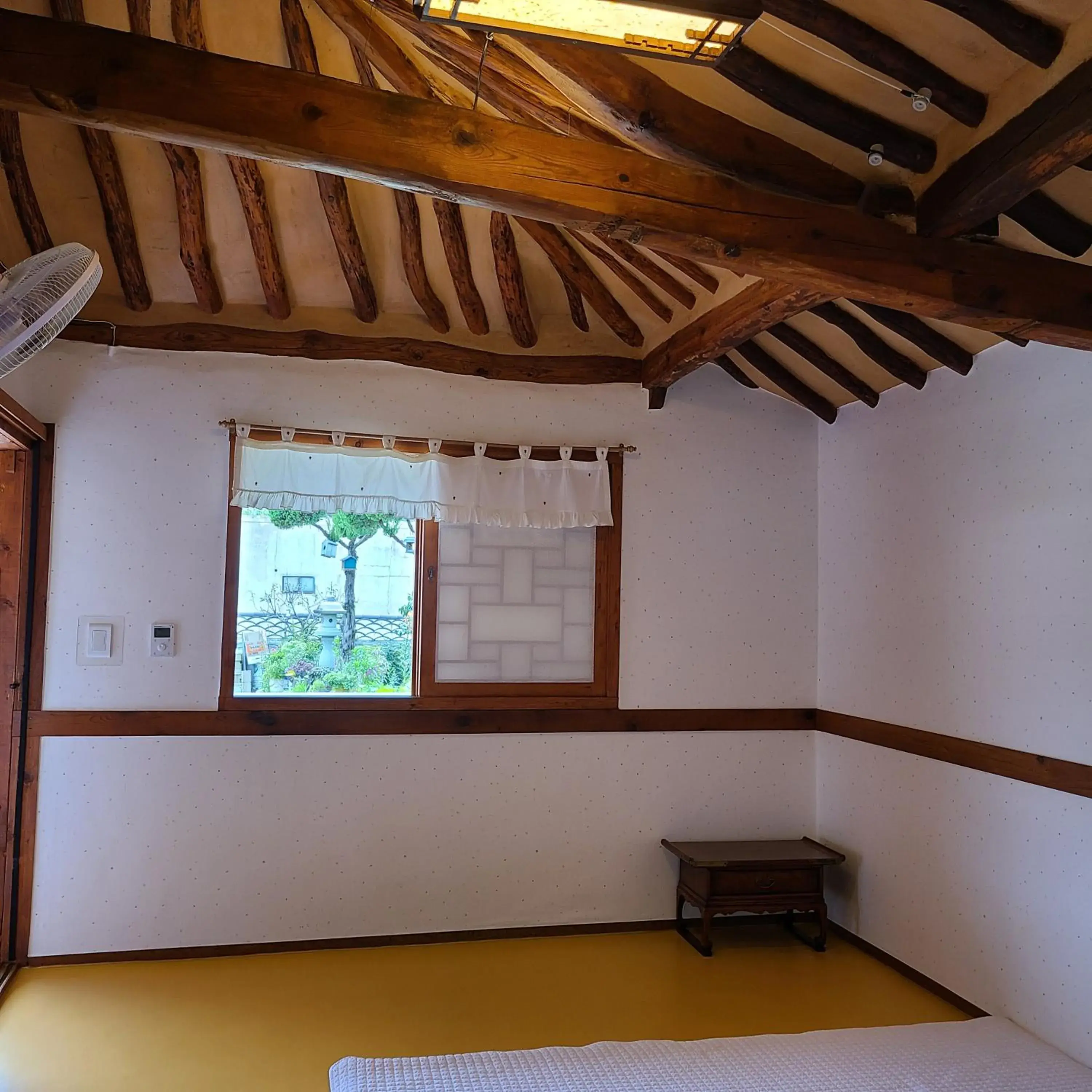 Double Room with Private Bathroom in Hanok Raon Double Room with Private Bathroom in Hanok Raon