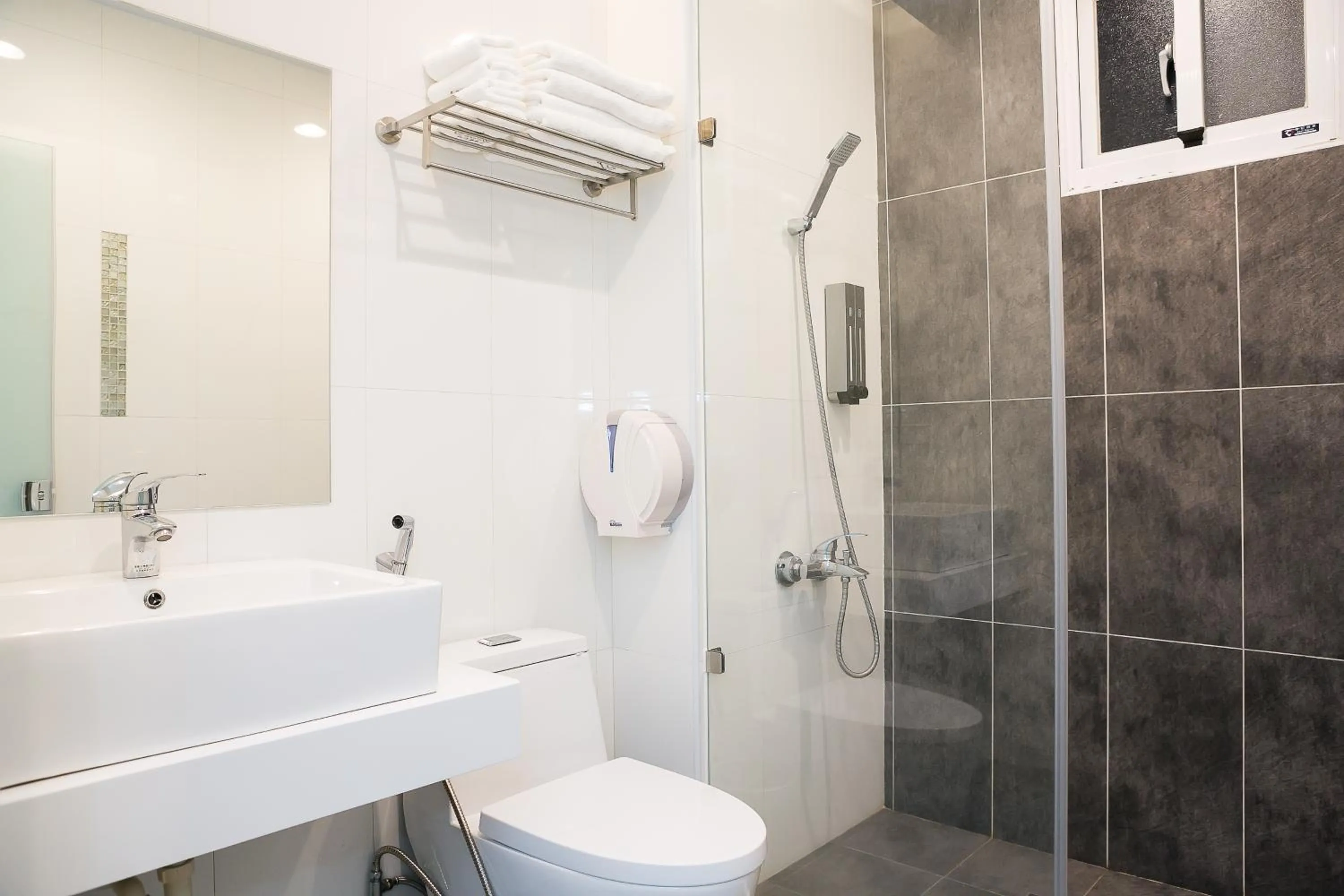 Shower in Bai Sha Tan Cottage