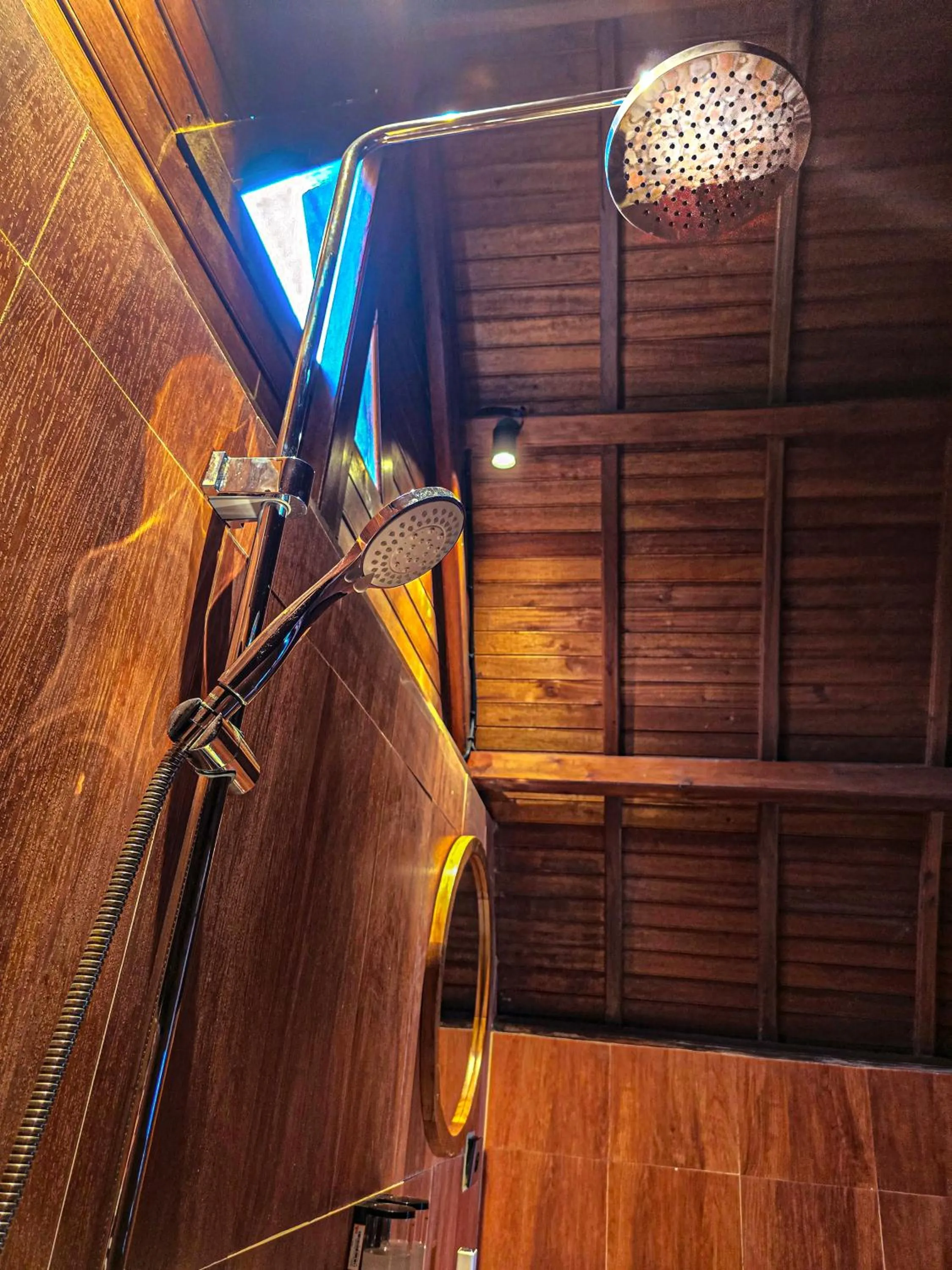 Shower in Dudu Cottage Nusa Penida