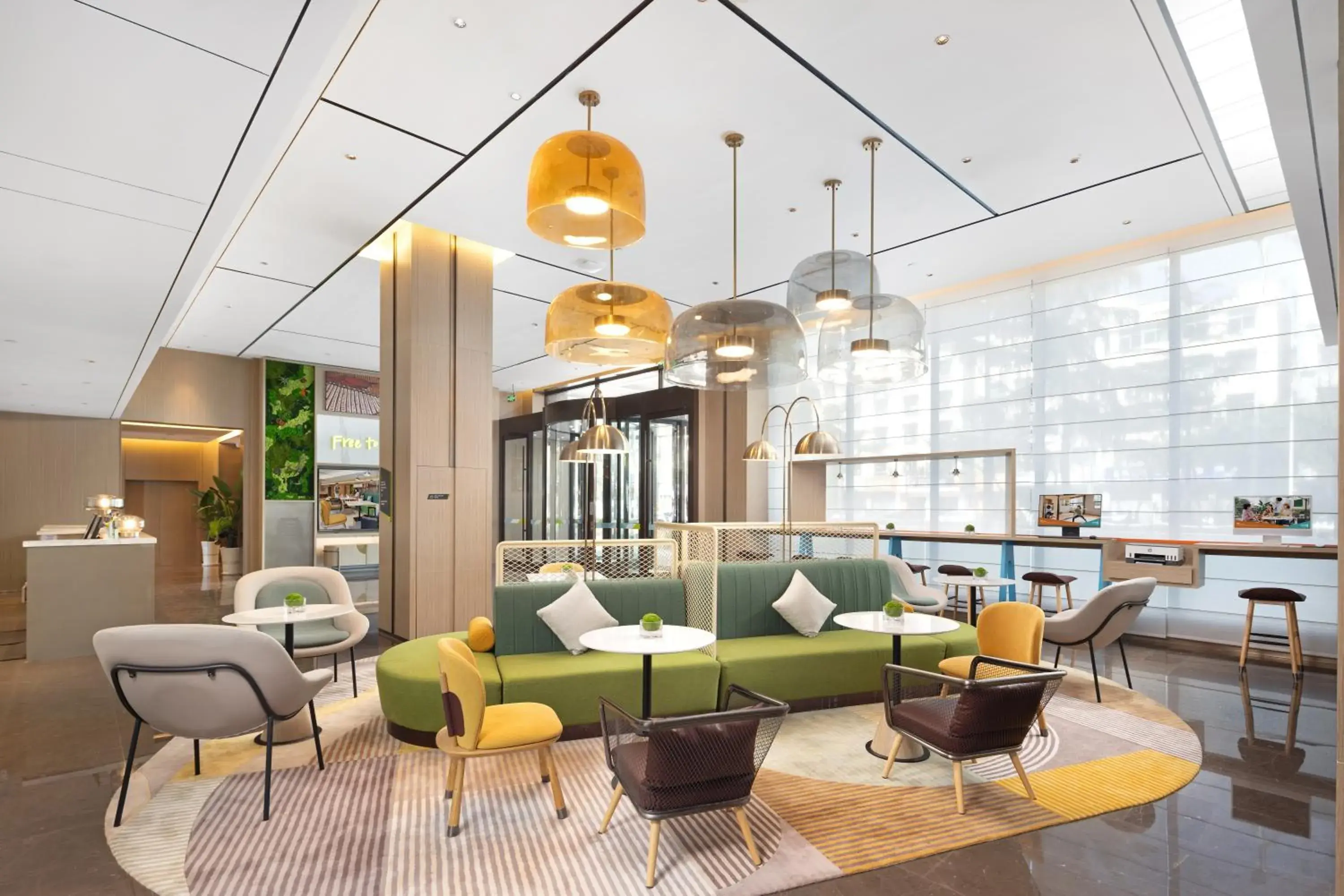 Communal lounge/ TV room in Home2 Suite by Meishan Dongpo Communal lounge/ TV room in Home2 Suite by Meishan Dongpo