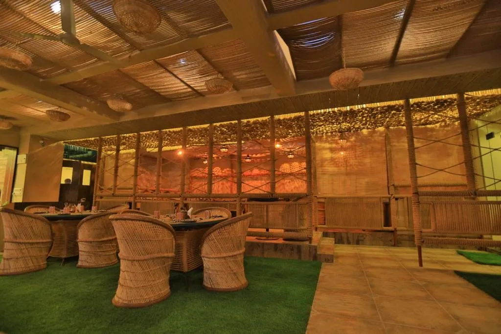 Restaurant/places to eat in Hotel Niky International