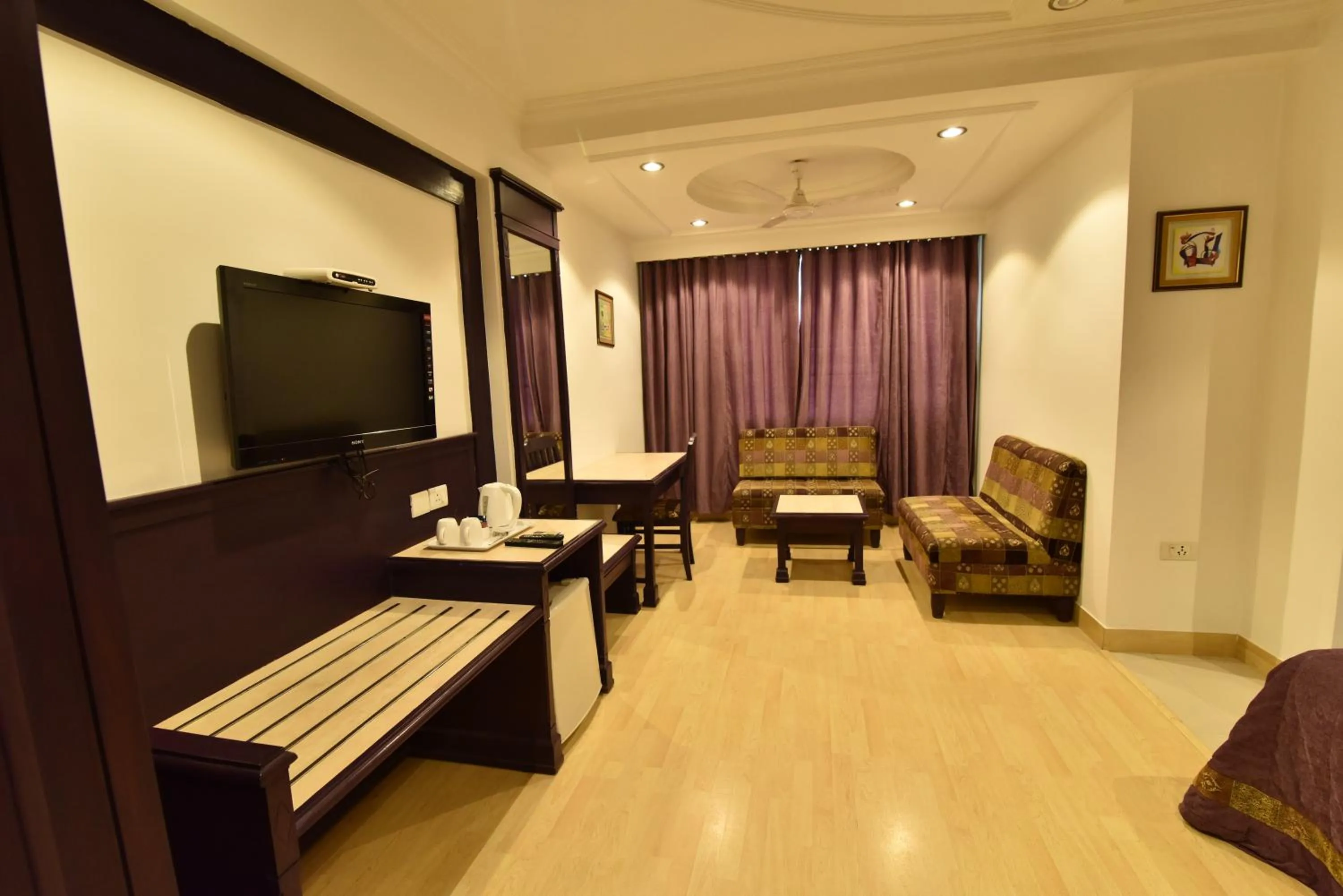 Photo of the whole room in Hotel Niky International