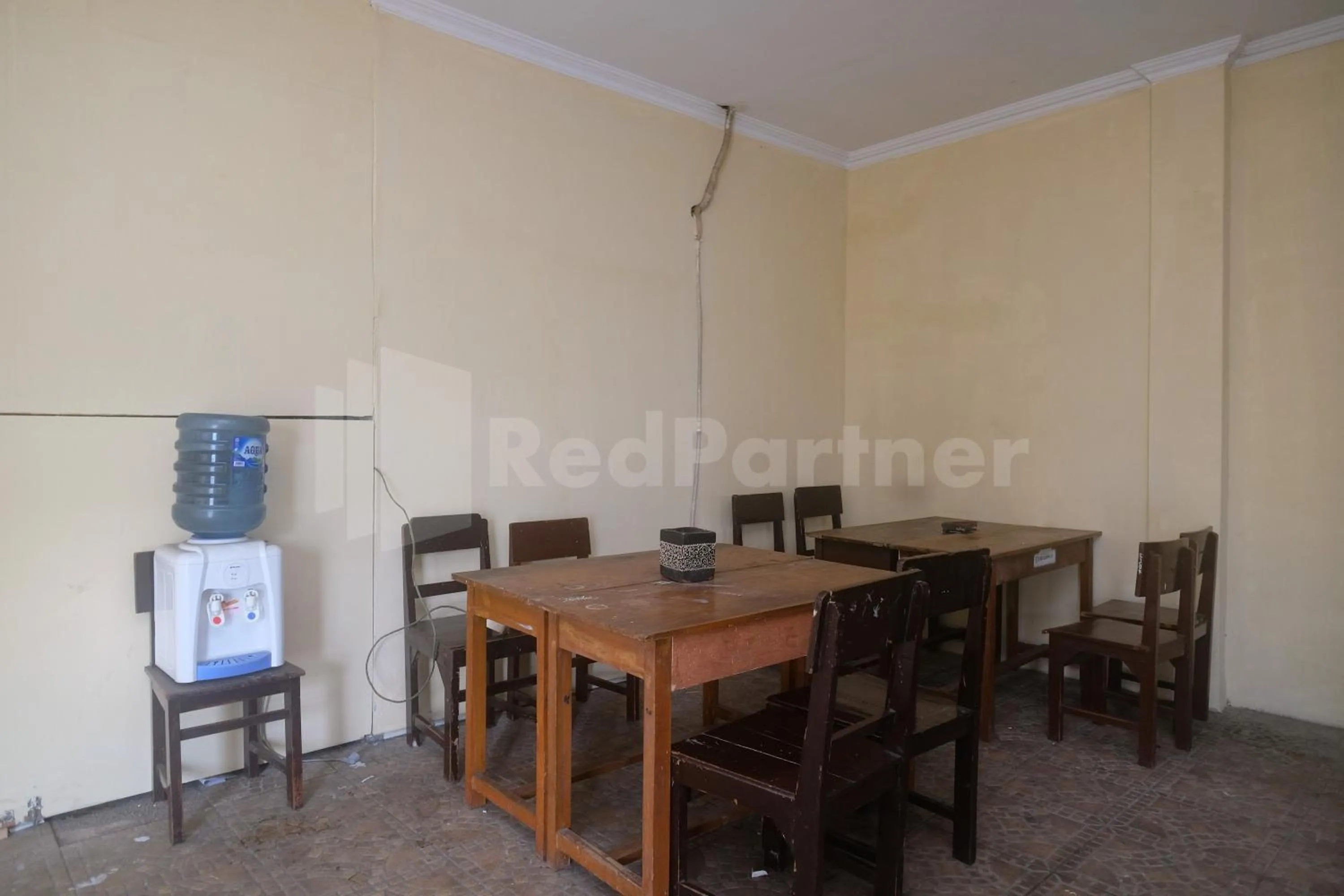 Seating area in Bies Malioboro Hotel RedPartner