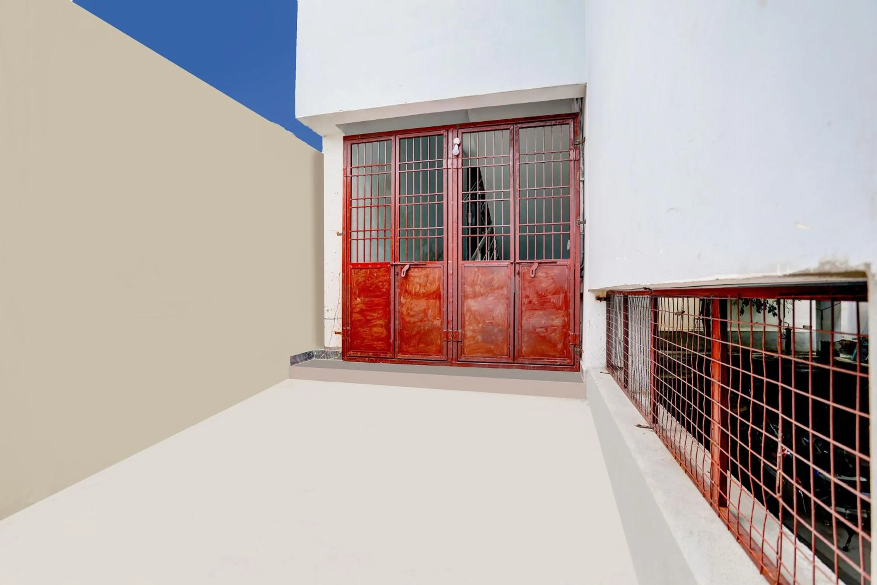 Facade/entrance in Hotel O Savoy Grand