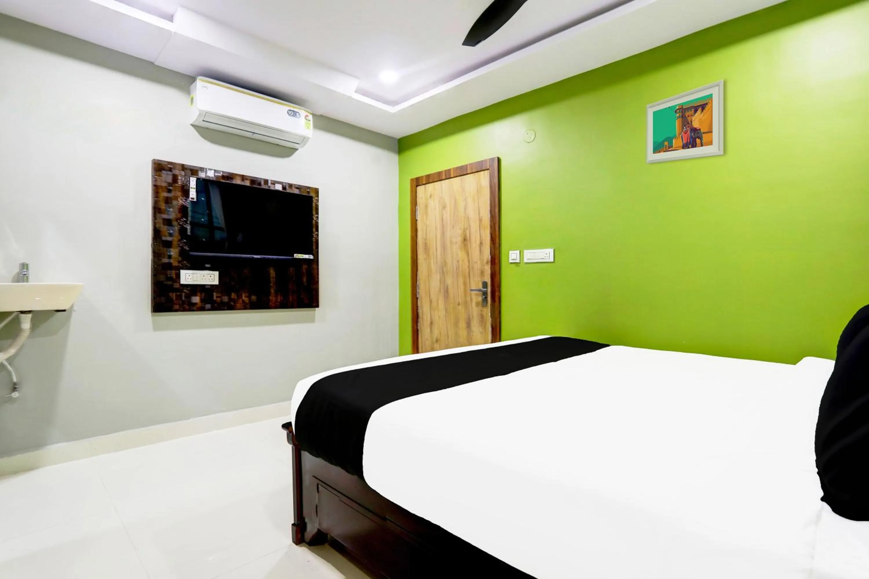 Bedroom in Hotel O Savoy Grand