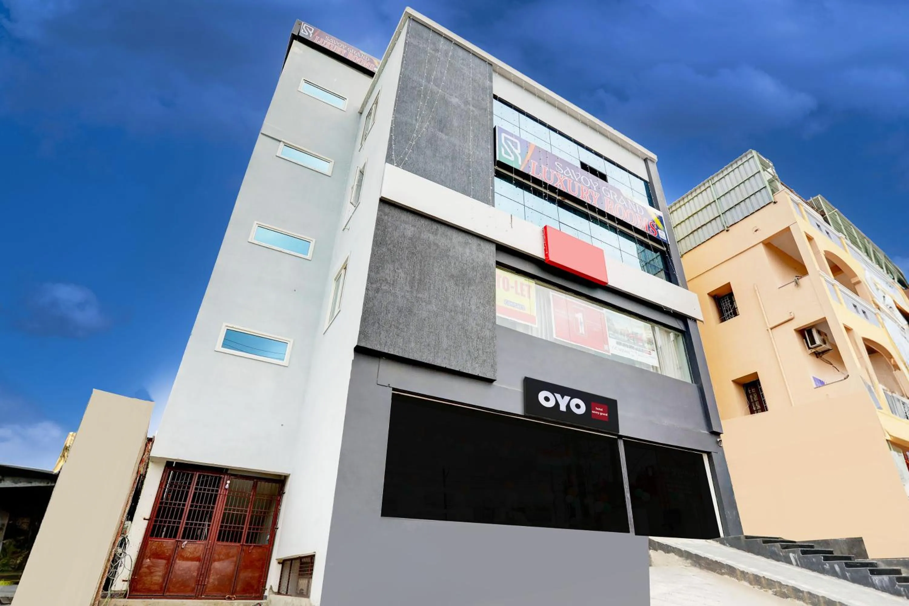 Facade/entrance in Hotel O Savoy Grand