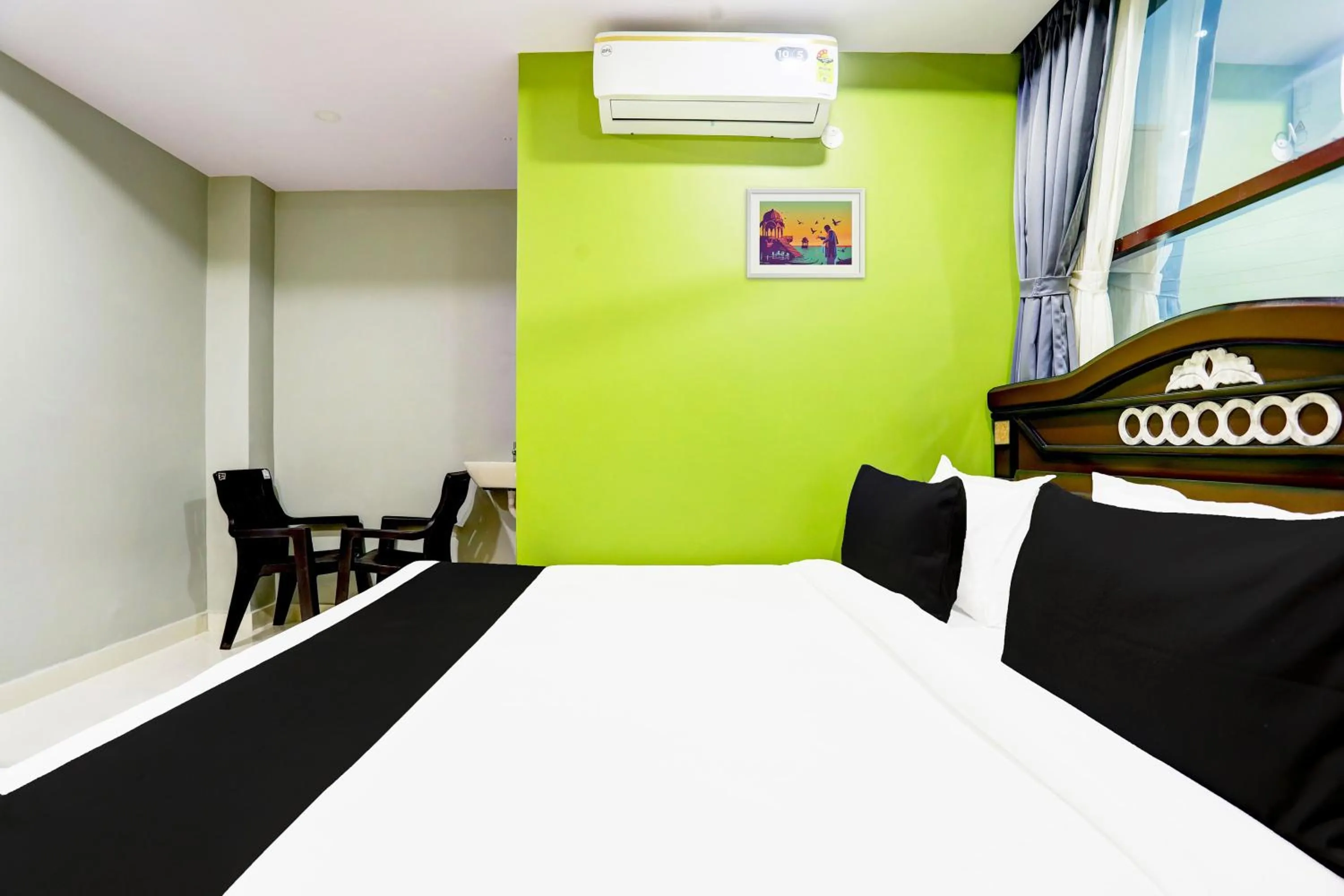 Bedroom in Hotel O Savoy Grand