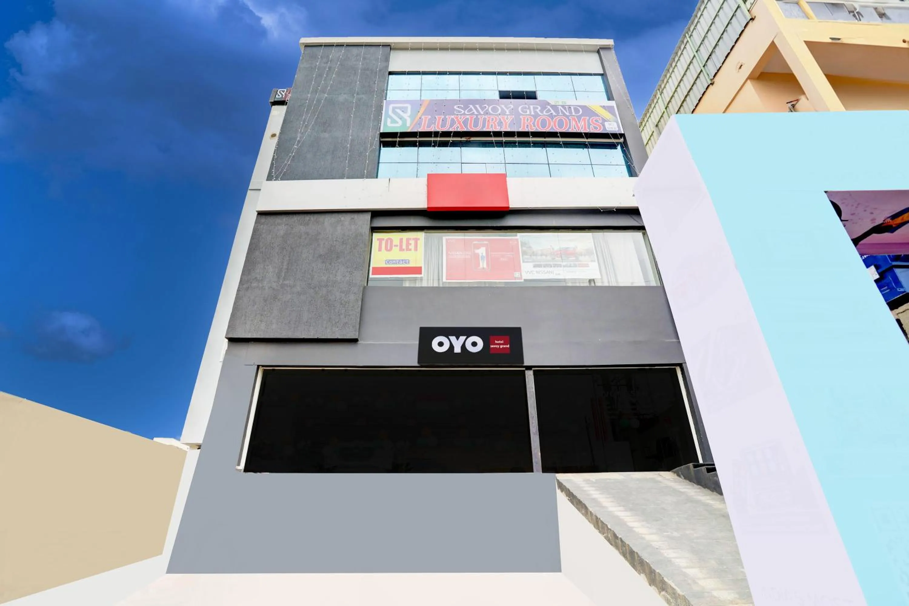 Facade/entrance in Hotel O Savoy Grand