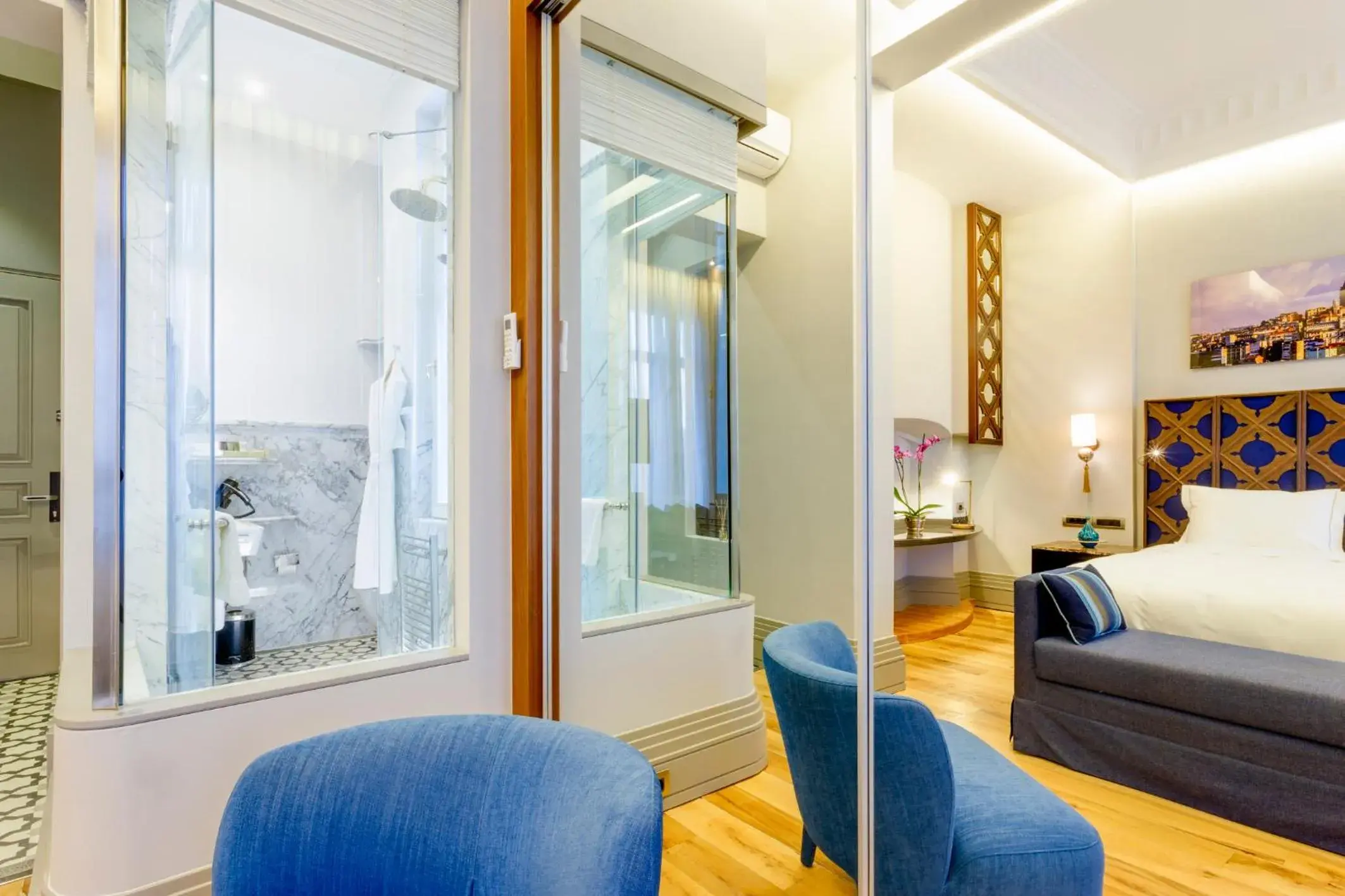 Seating area, Bed in Ravouna 1906 Bosphorus Istanbul Seating area, Bed in Ravouna 1906 Bosphorus Istanbul