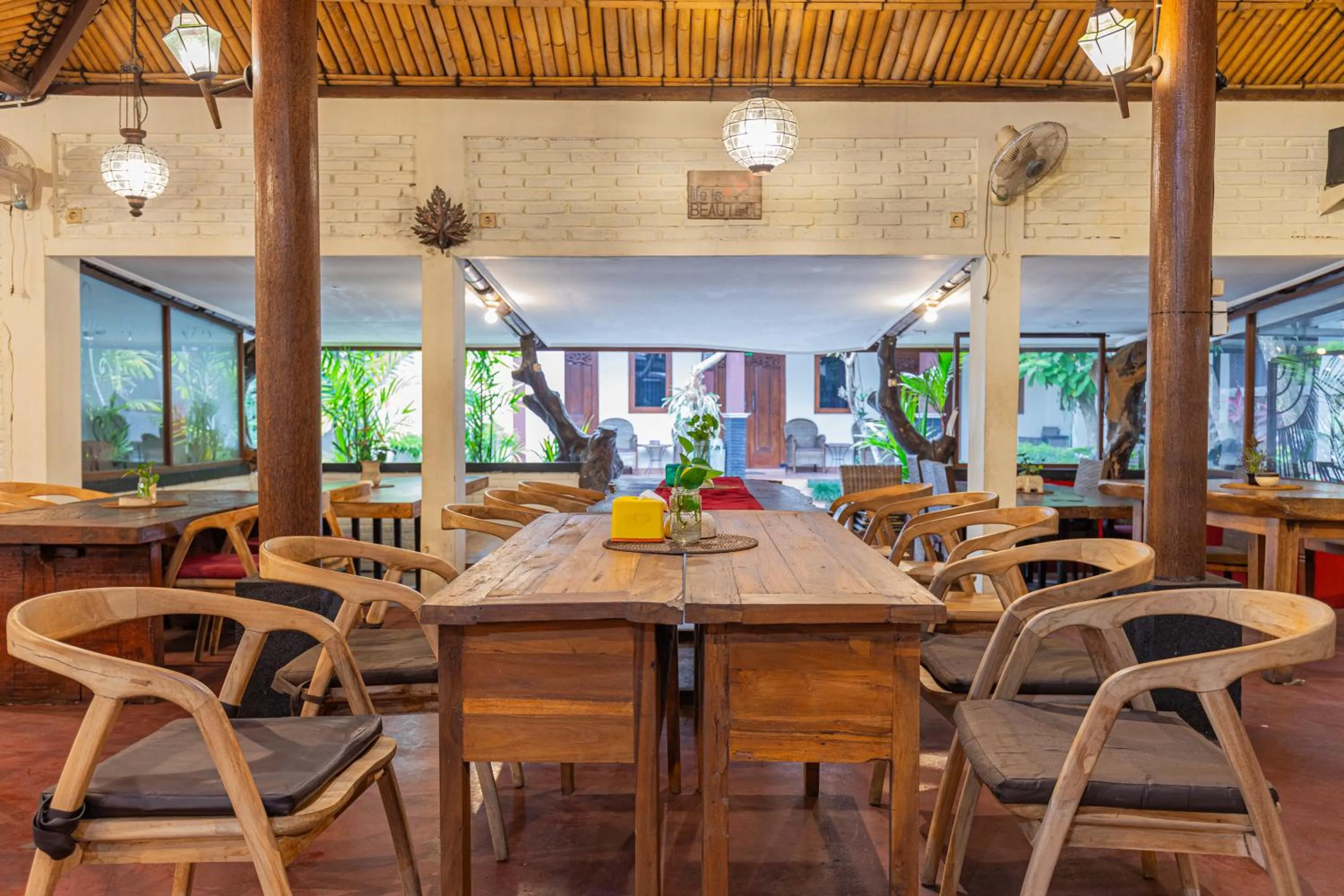 Restaurant/places to eat in Pondok Gajah Hotel