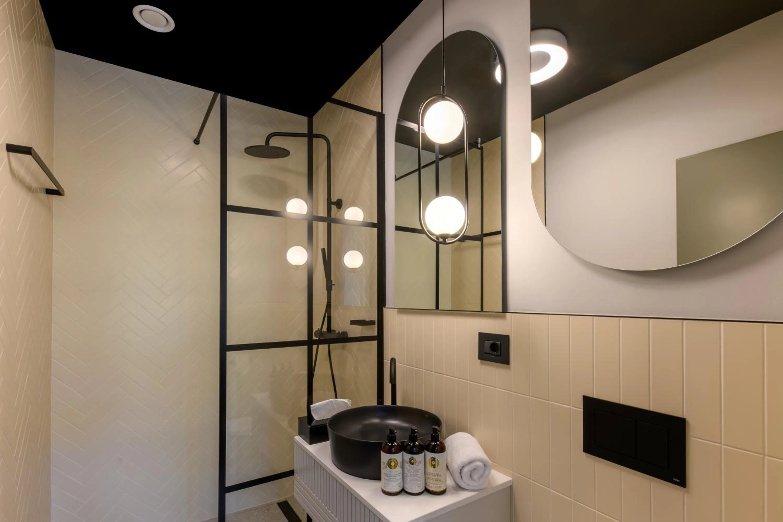 Shower in Luna Residence Villa