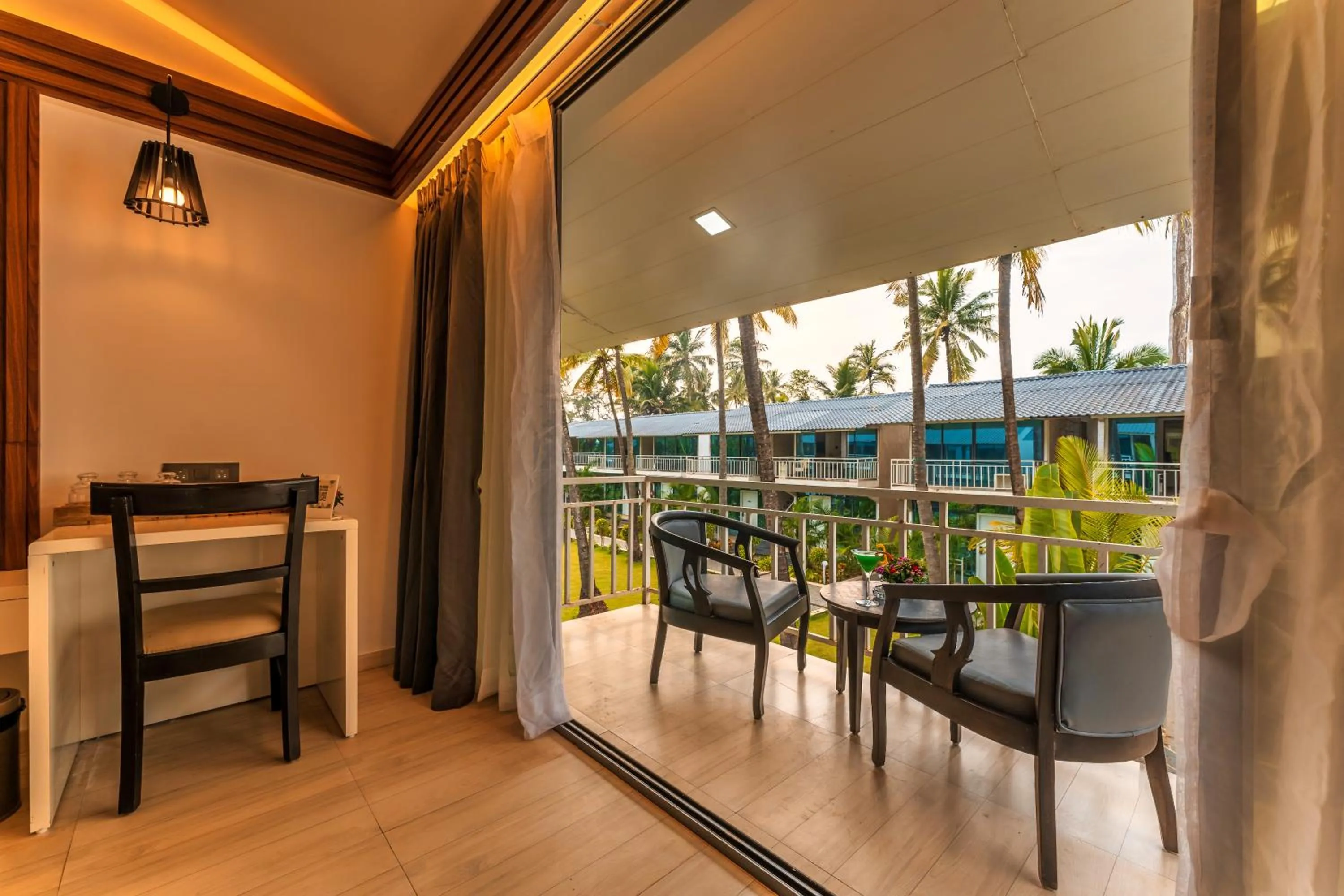 Foxoso La Beach Resort & Spa